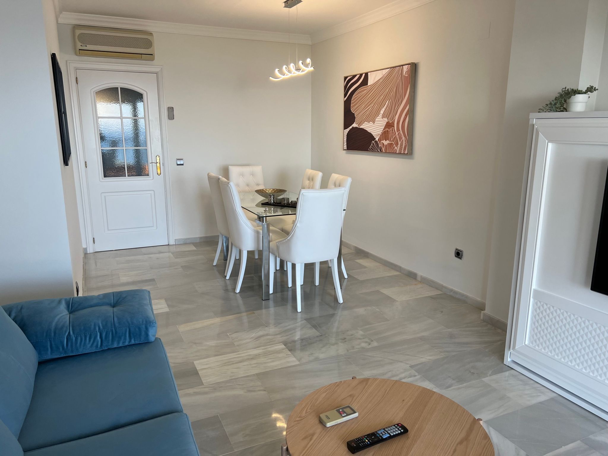 In Sitio De Calahonda mit Privatem Parkplatz und Meerblick-Binnen