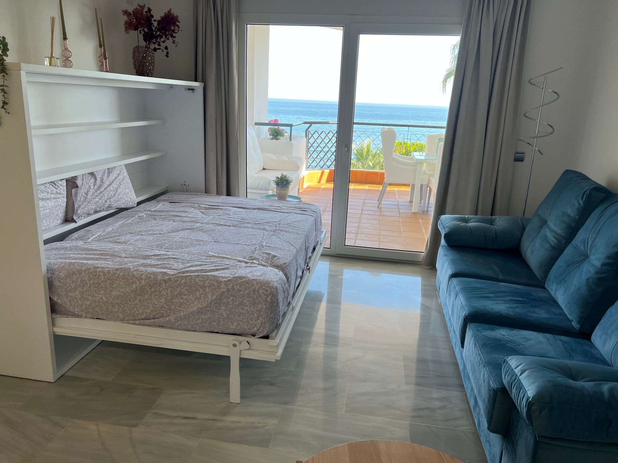 In Sitio De Calahonda mit Privatem Parkplatz und Meerblick-Binnen