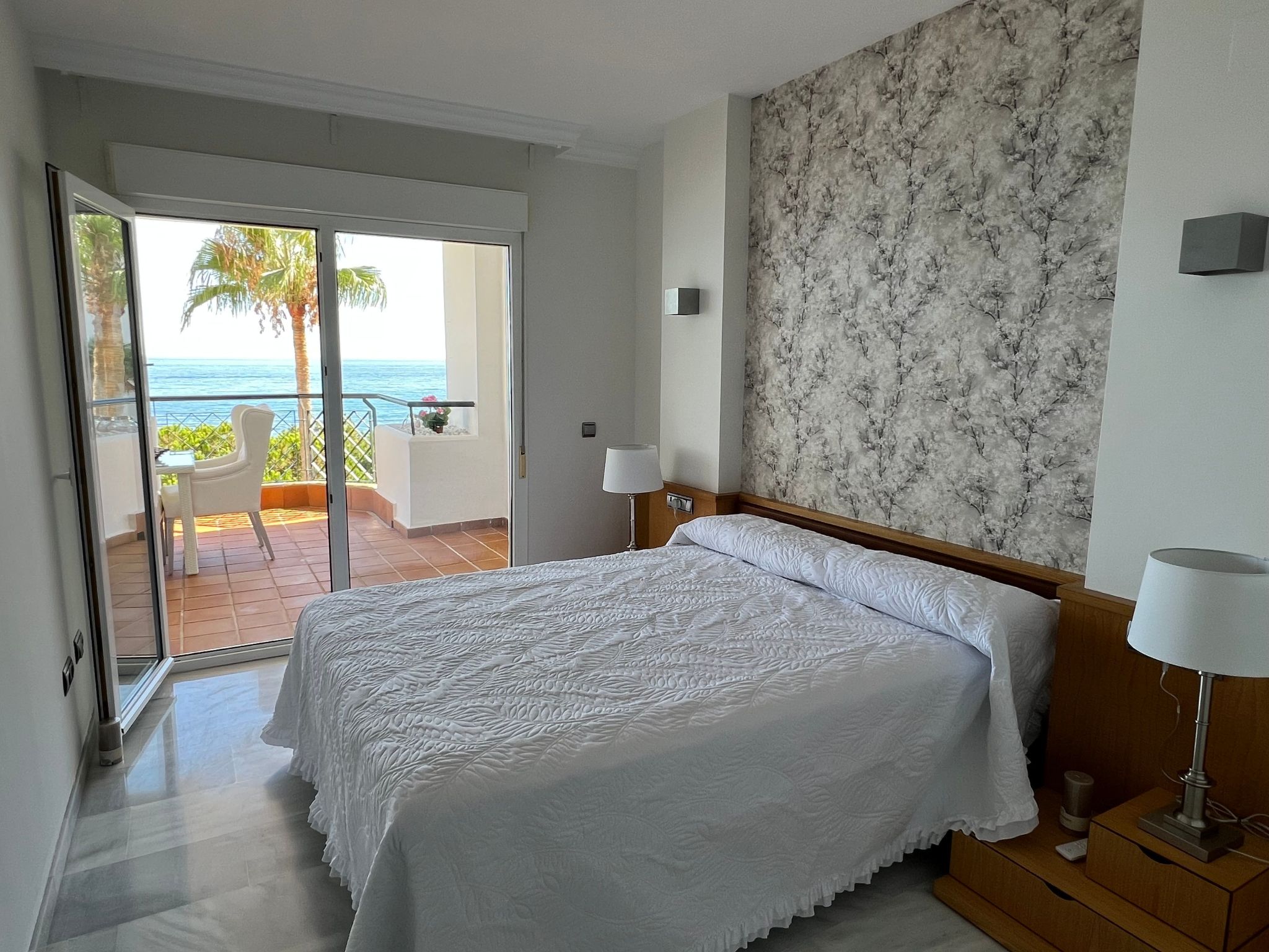 In Sitio De Calahonda mit Privatem Parkplatz und Meerblick-Binnen