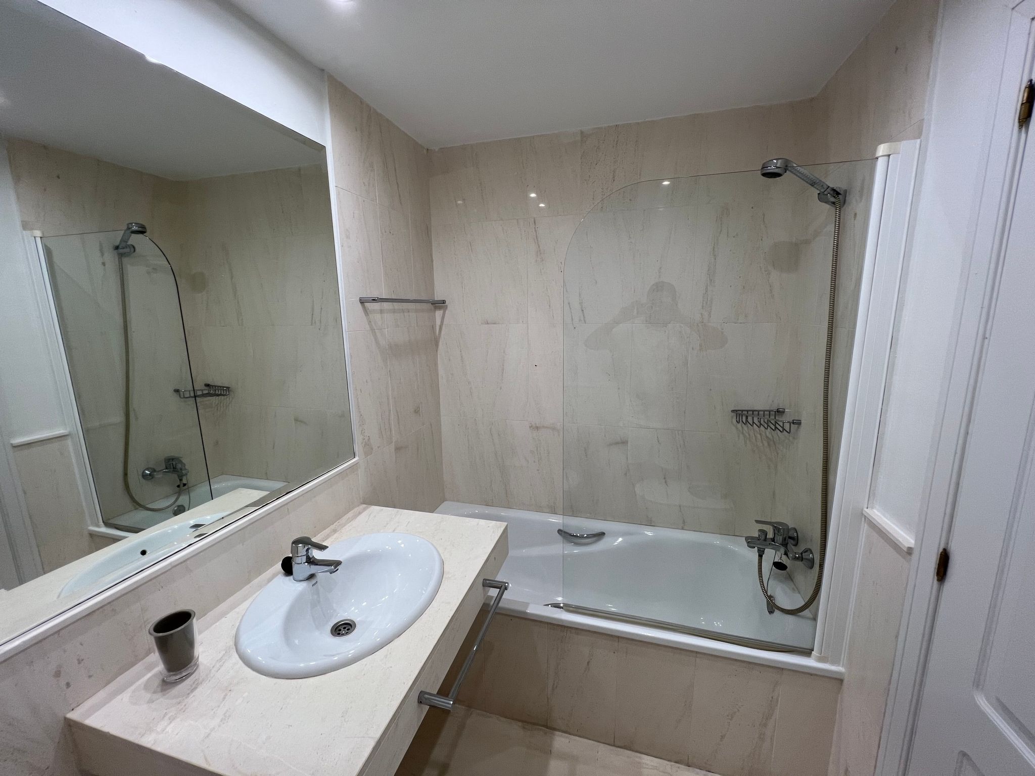 In Sitio De Calahonda mit Privatem Parkplatz und Meerblick-Binnen