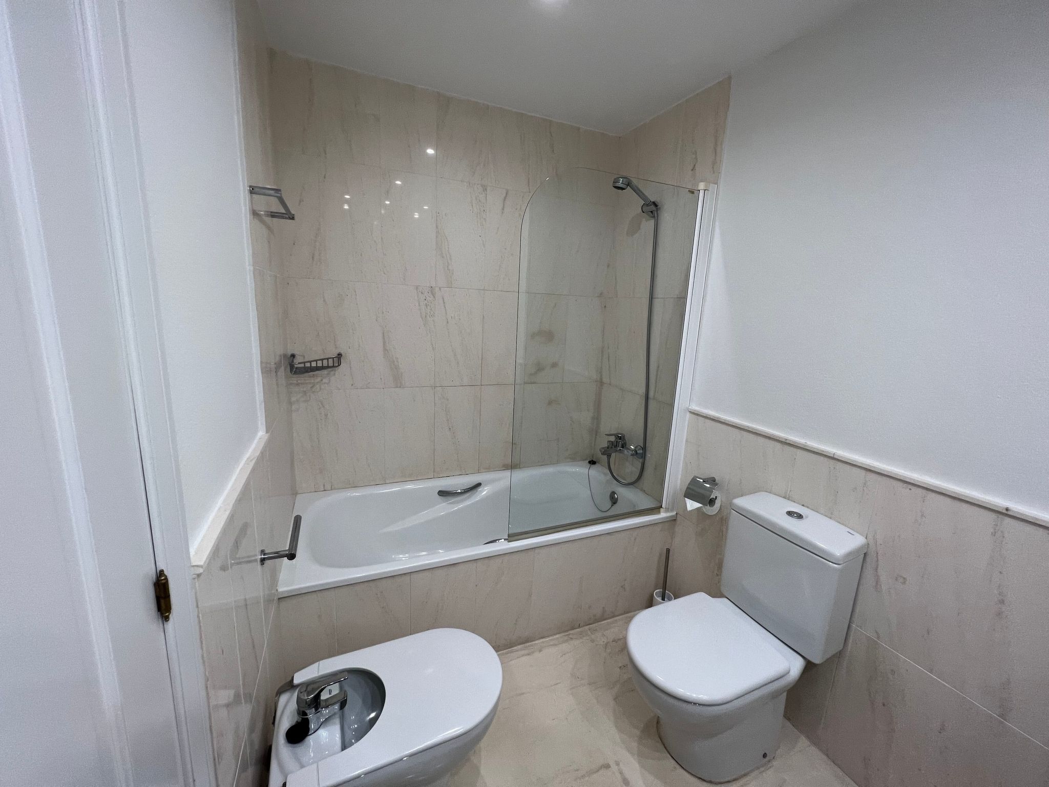 In Sitio De Calahonda mit Privatem Parkplatz und Meerblick-Binnen