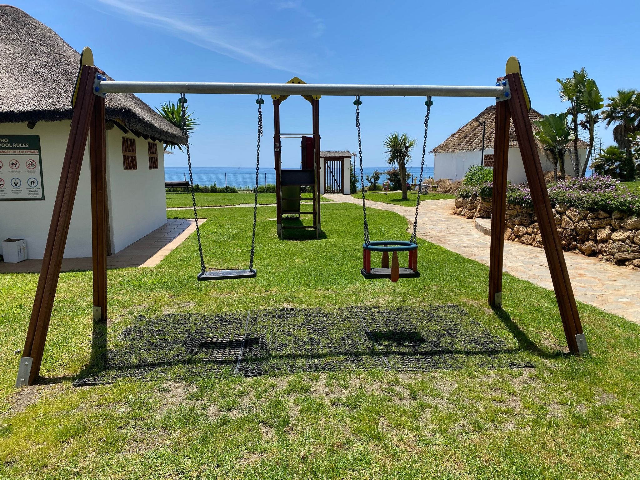 In Sitio De Calahonda mit Privatem Parkplatz und Meerblick-Binnen