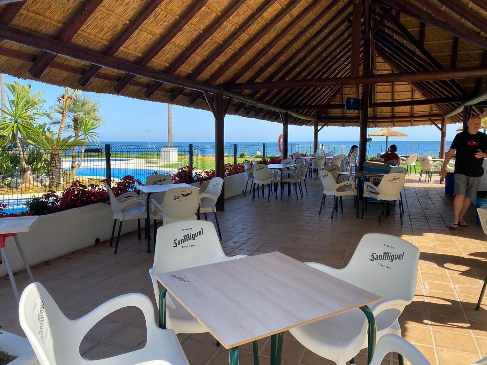 In Sitio De Calahonda mit Privatem Parkplatz und Meerblick-Binnen