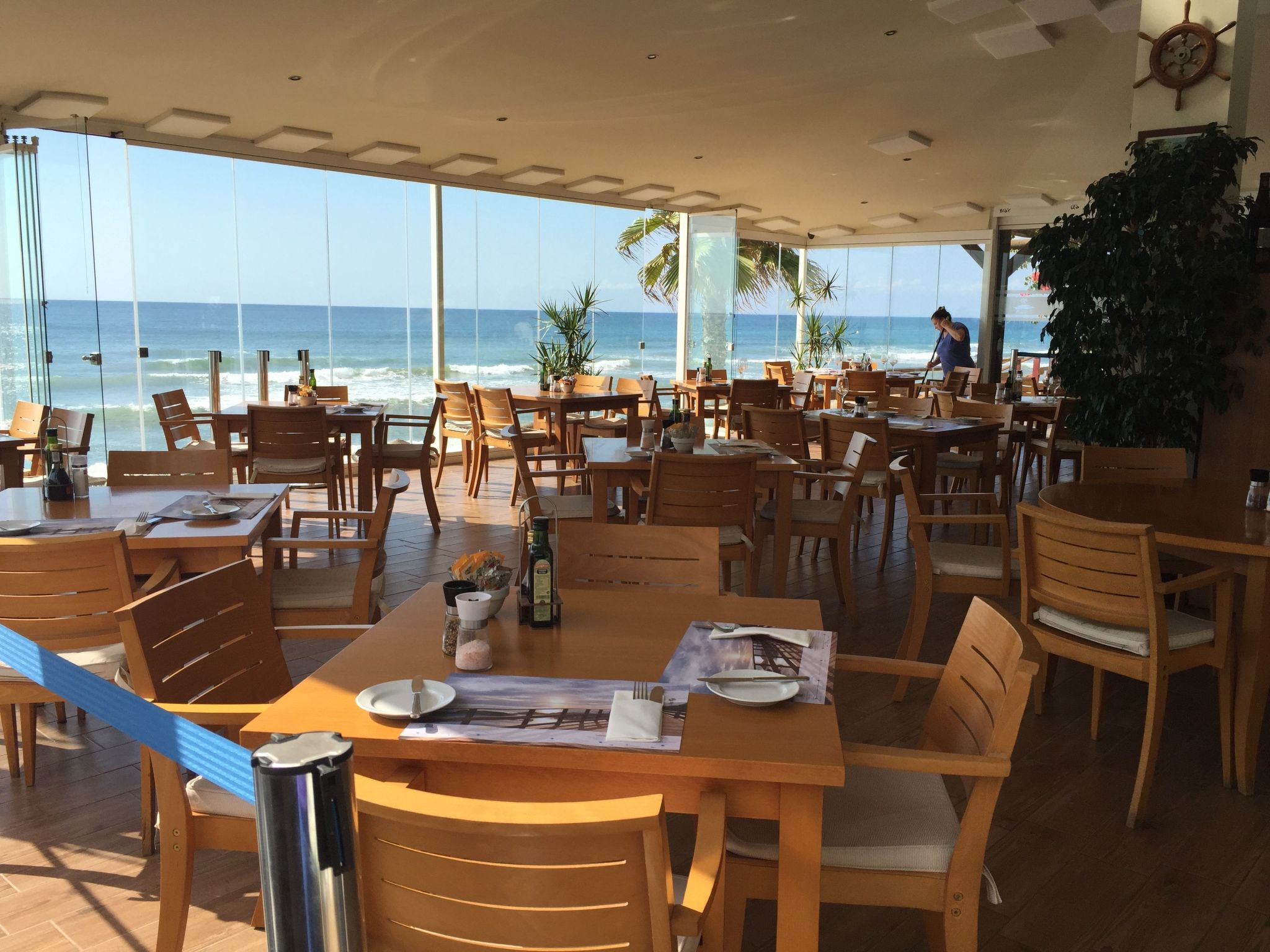 In Sitio De Calahonda mit Privatem Parkplatz und Meerblick-Binnen