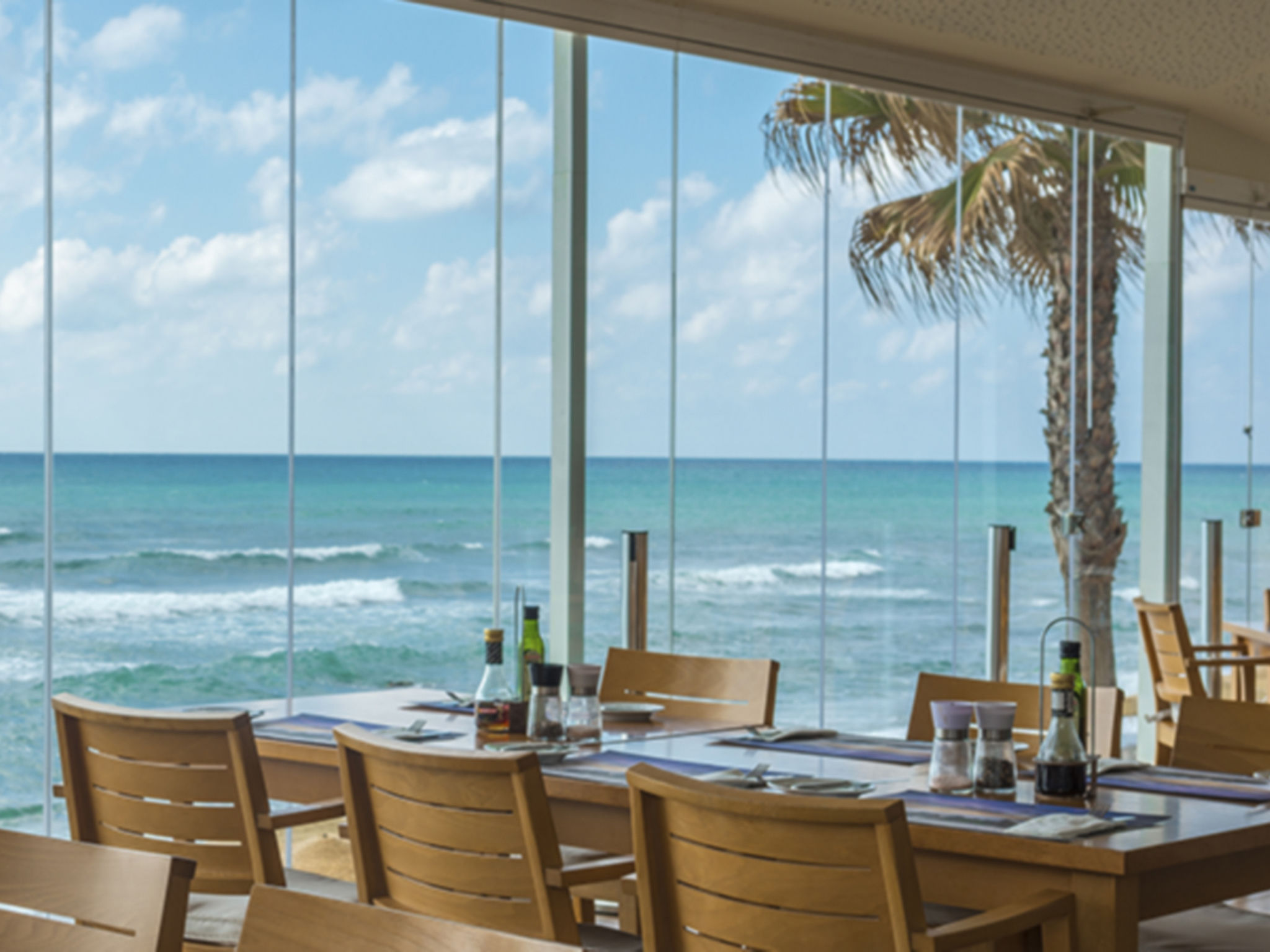 In Sitio De Calahonda mit Privatem Parkplatz und Meerblick-Binnen