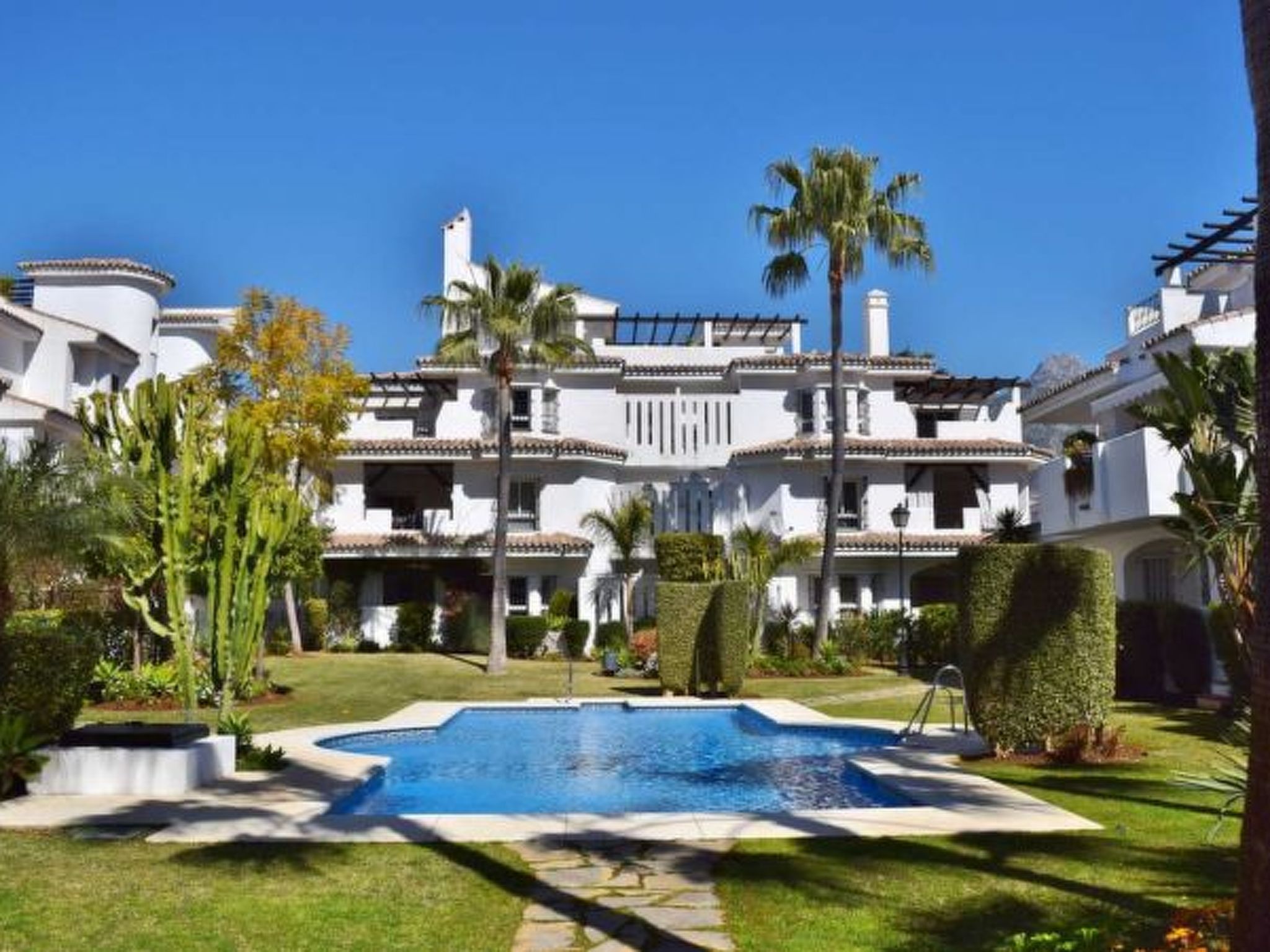 Ático dúplex-Urbanización Los Naranjos - Image 3