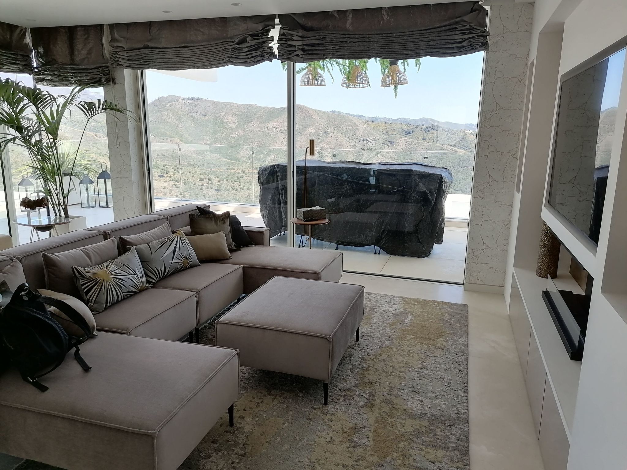 Exklusives Neubau-Penthouse mit Meerblick und Pool