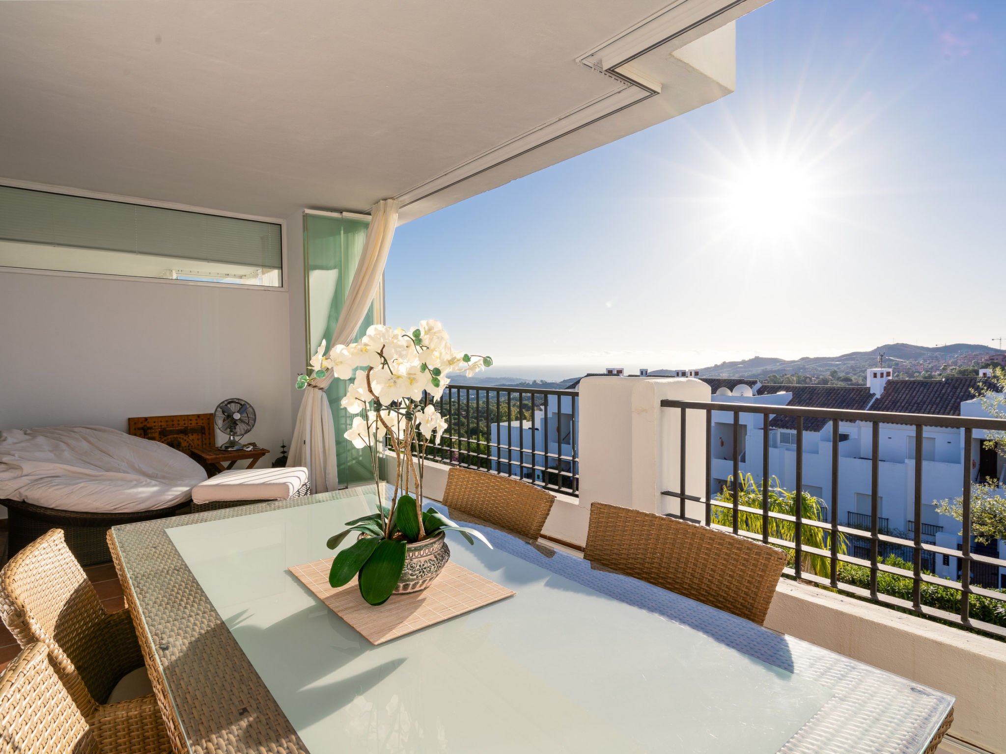 Welkom bij uw droomvakantieverblijf in Ojen! Dit prachtige appartement met 2 slaapkamers van 90 m² biedt een luxueus en comfortabel verblijf voor maximaal 4 personen.

Als u deze prachtig ingerichte ..