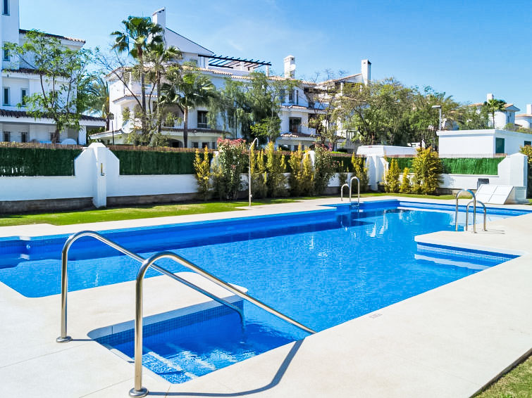 Los Naranjos Singles Apartment in Marbella