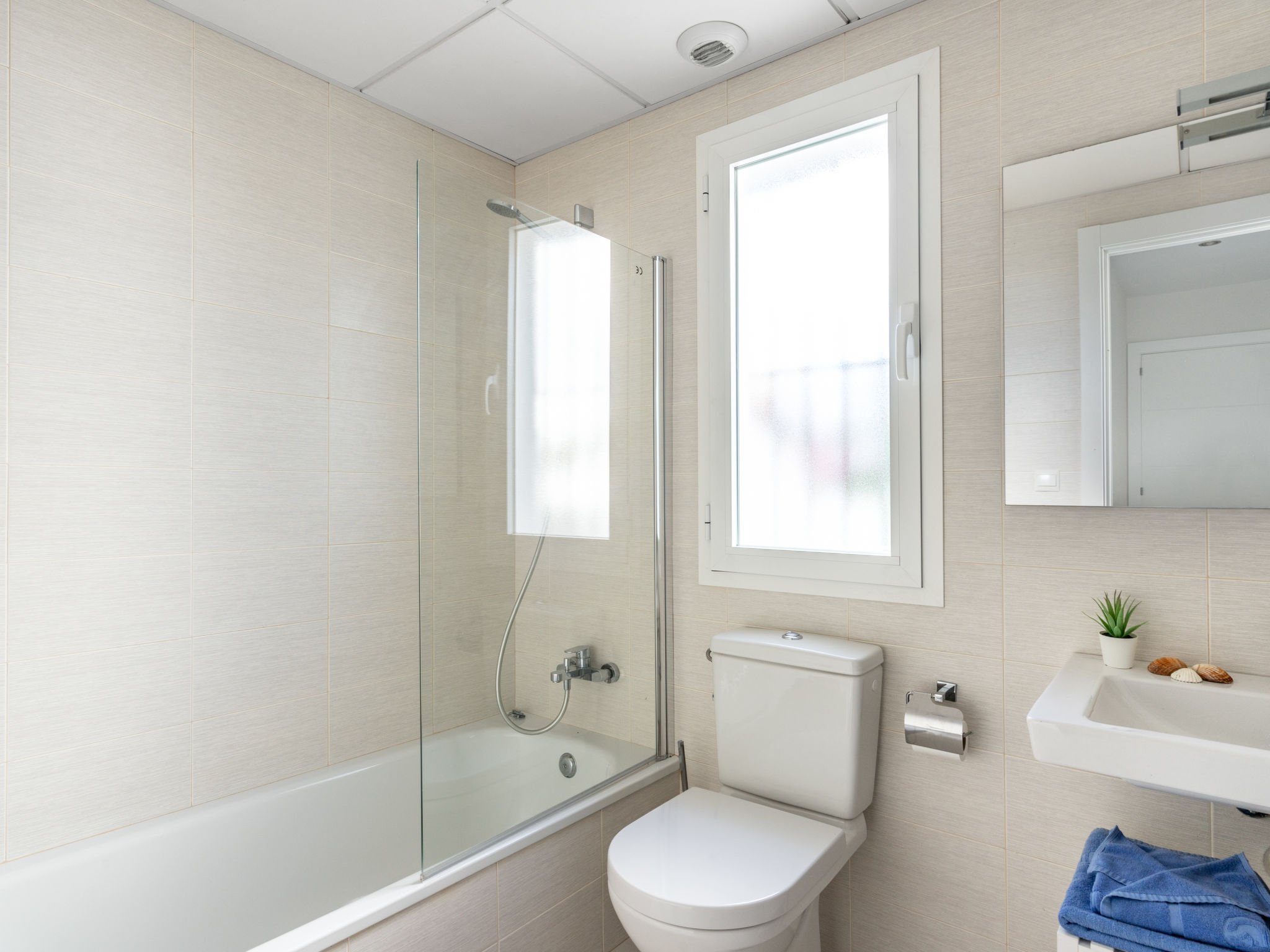 Photo of Los Naranjos Singles