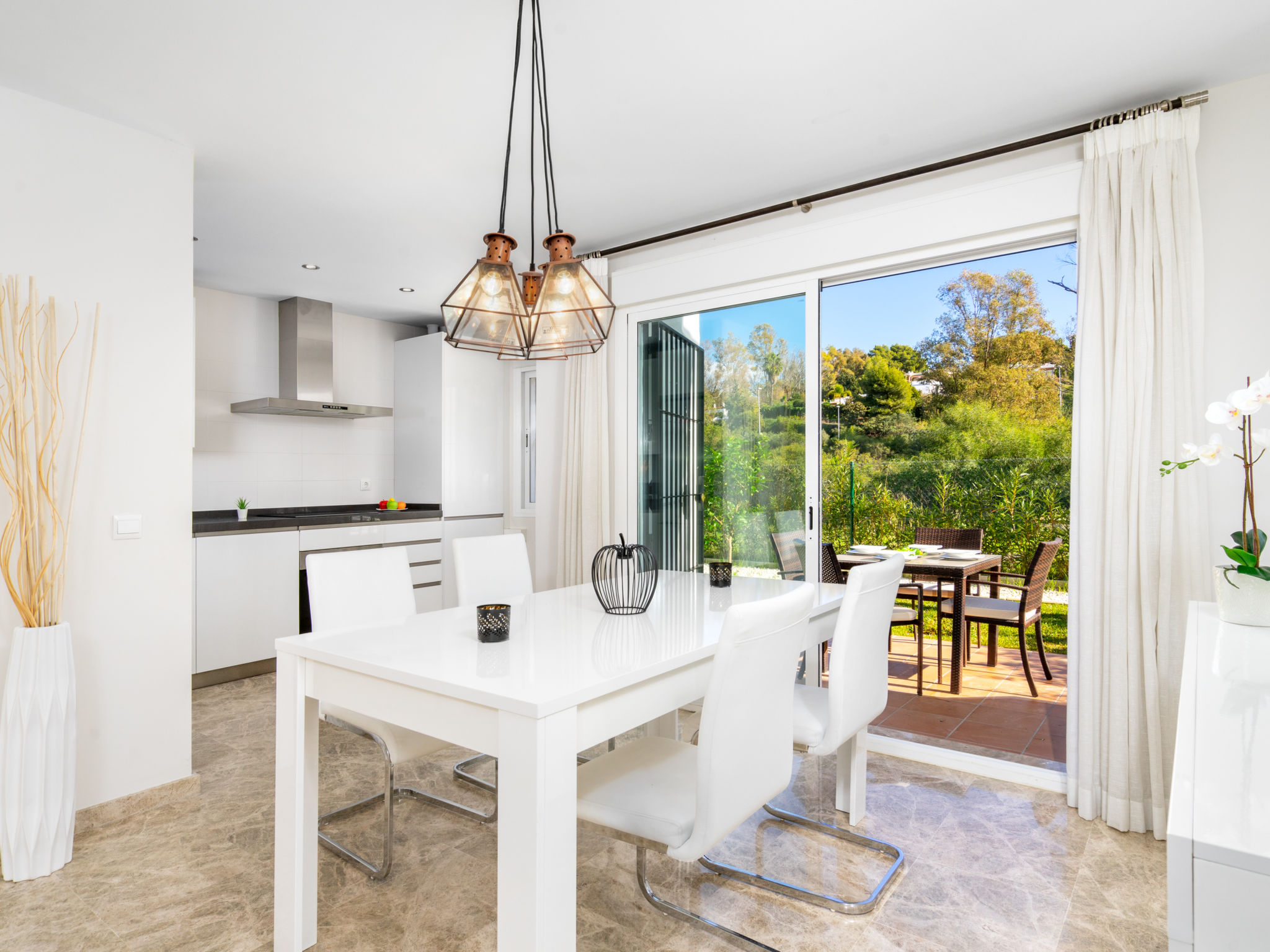 Photo of Los Naranjos Singles