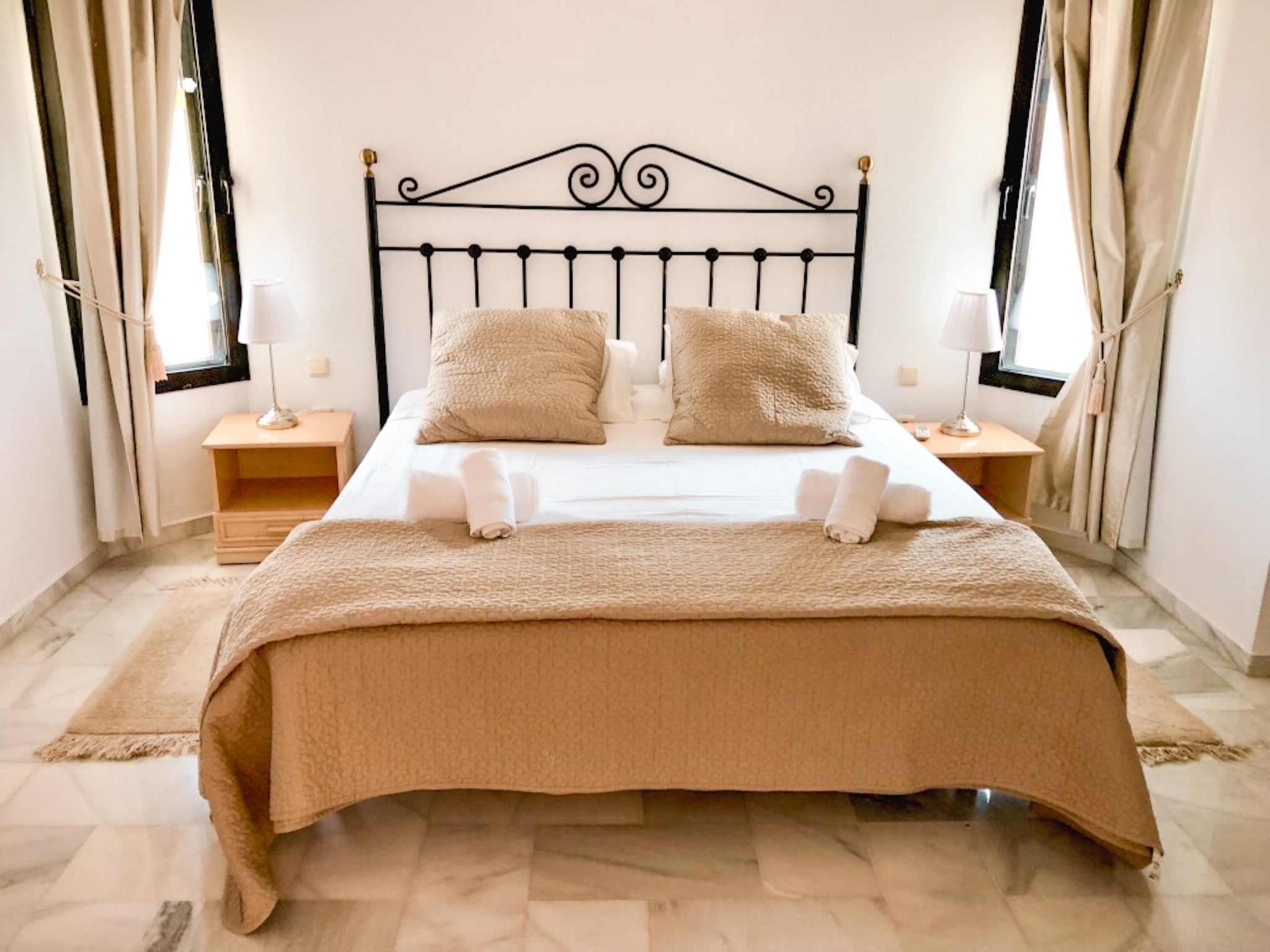 Schöne 4BDR-Villa mit fantastischer Aussicht-Inside