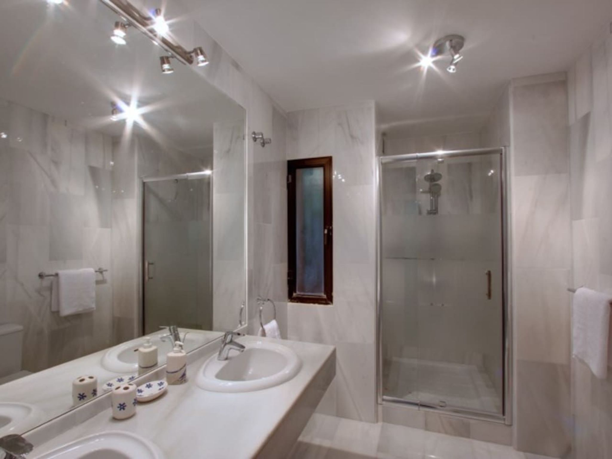 Schöne 4BDR-Villa mit fantastischer Aussicht-Inside