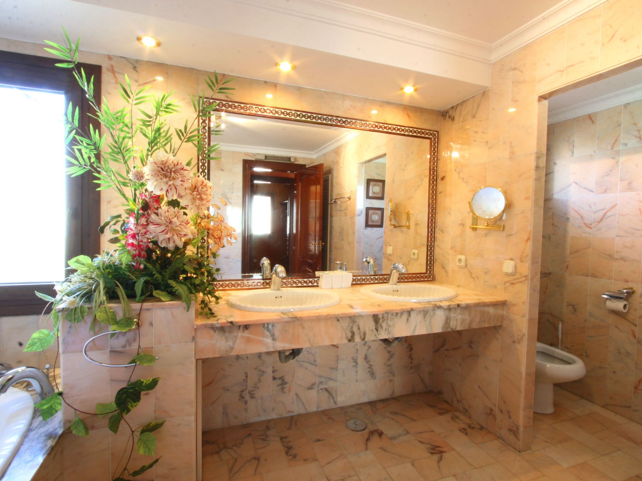 Photo of In der Nähe des Strandes, beheiztes Schwimmbad, Spielraum, Spielzimmer, etc