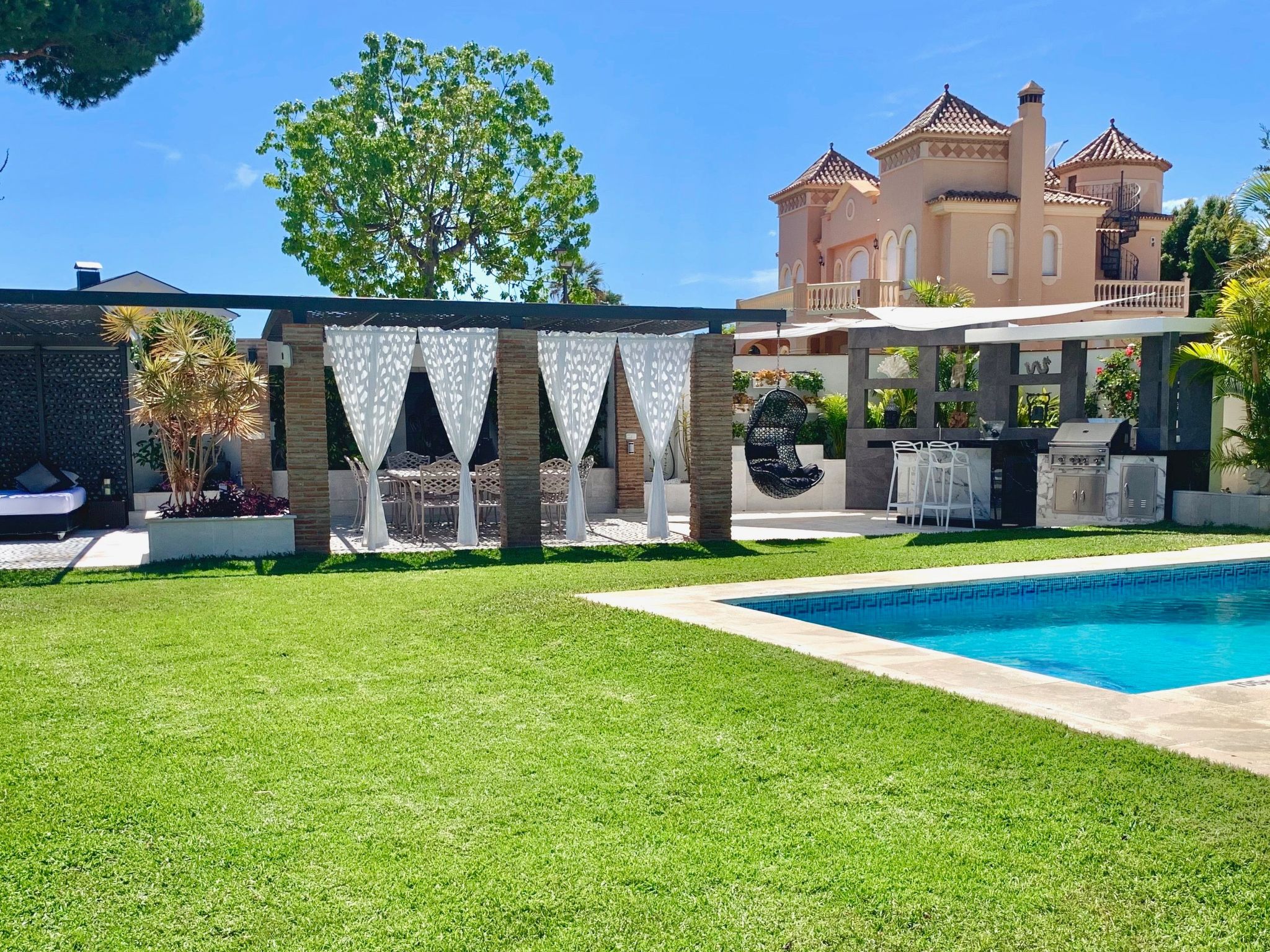 Photo of In der Nähe des Strandes, beheiztes Schwimmbad, Spielraum, Spielzimmer, etc