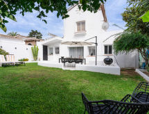 Sfeervolle villa aan de Costa del Sol met terras en uitzicht op de golfbaan - thumbnail 1