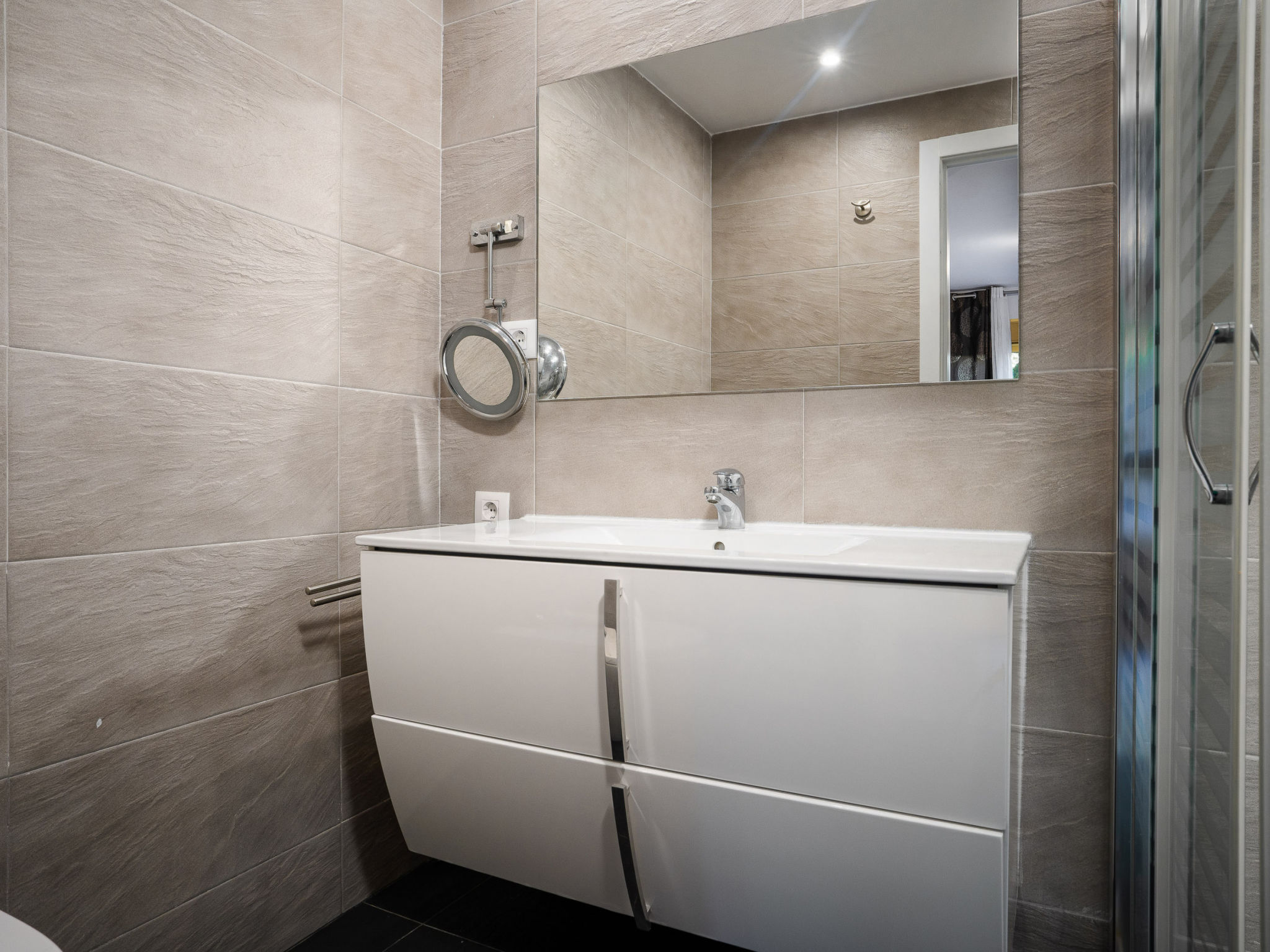 Photo of Beachside groundfloor apartment- Elviria 101, Roma