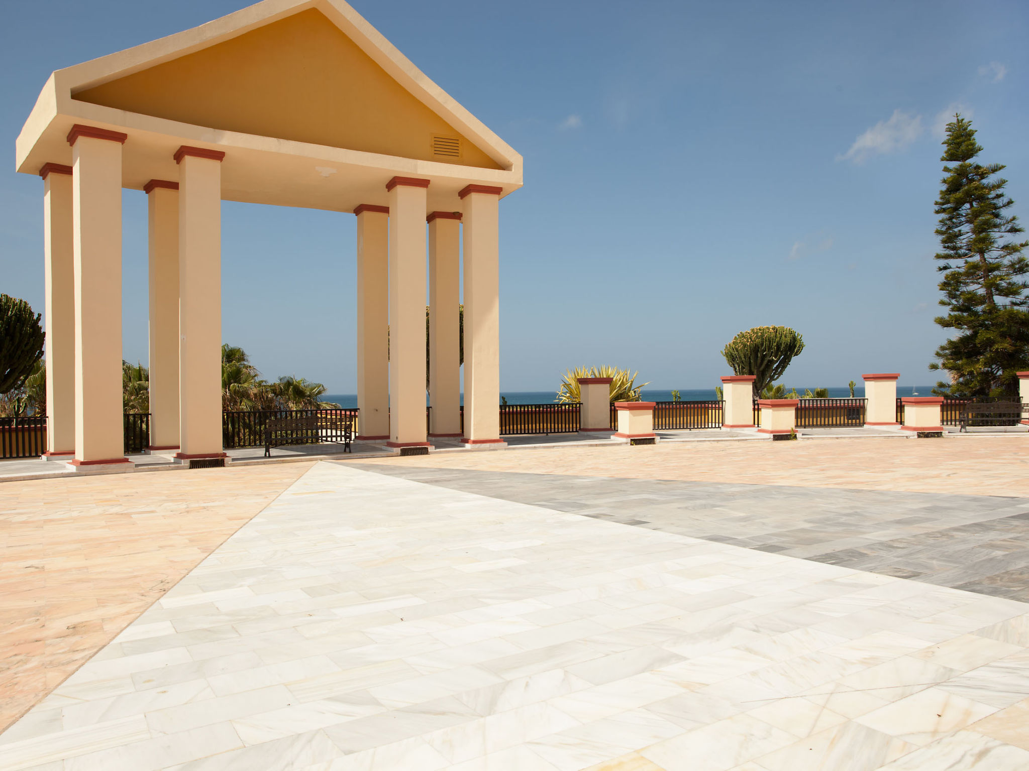 Photo of Beachside groundfloor apartment- Elviria 101, Roma