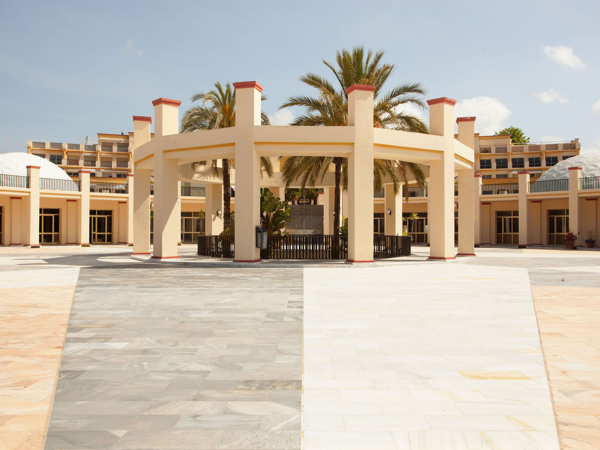 Photo of Beachside groundfloor apartment- Elviria 101, Roma