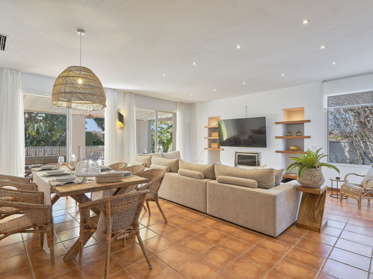 Search and Stay destination Estepona, AN - Spain from AU$ 925. Villa Marina