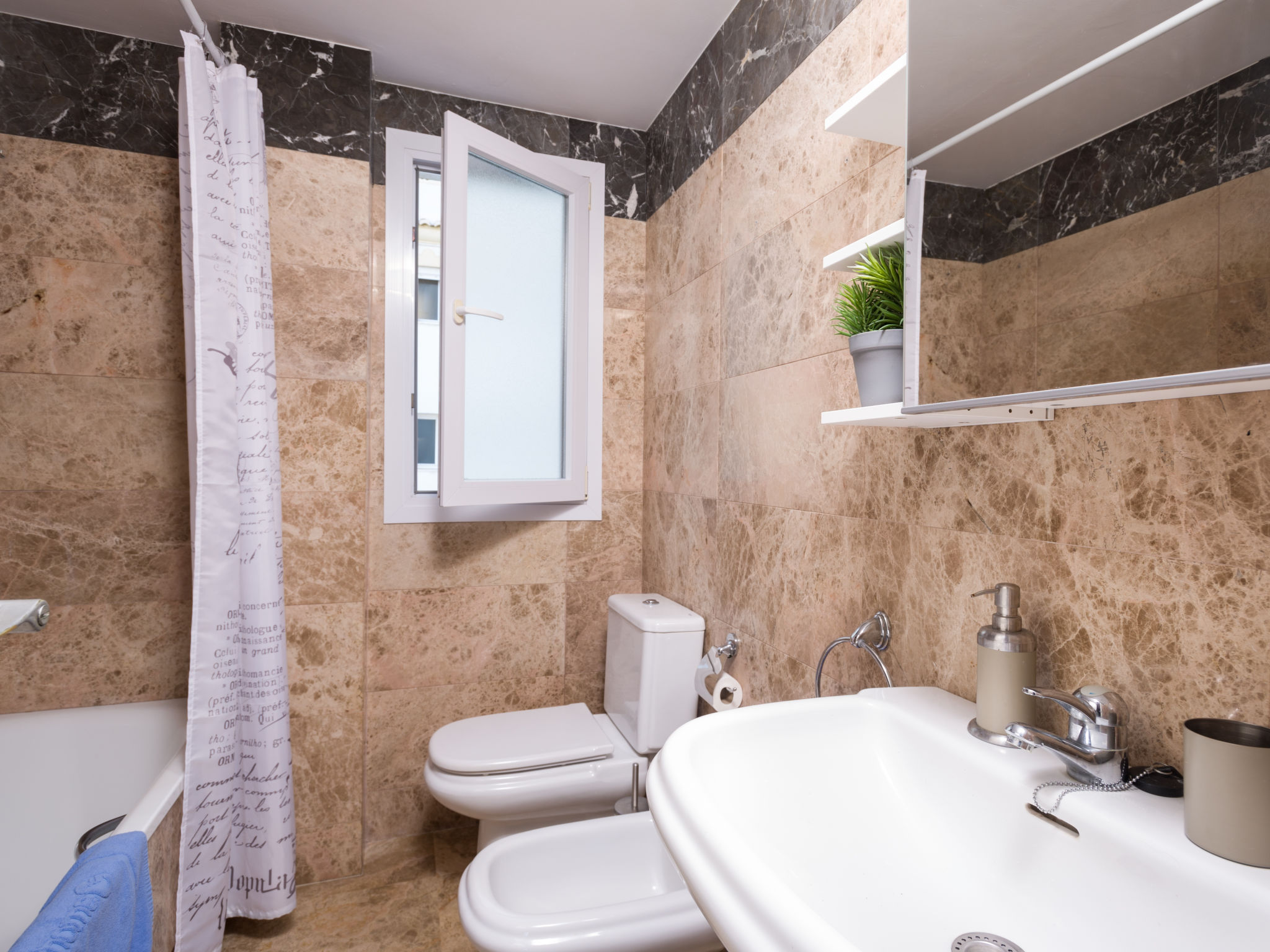 Photo of Reina Sofia II