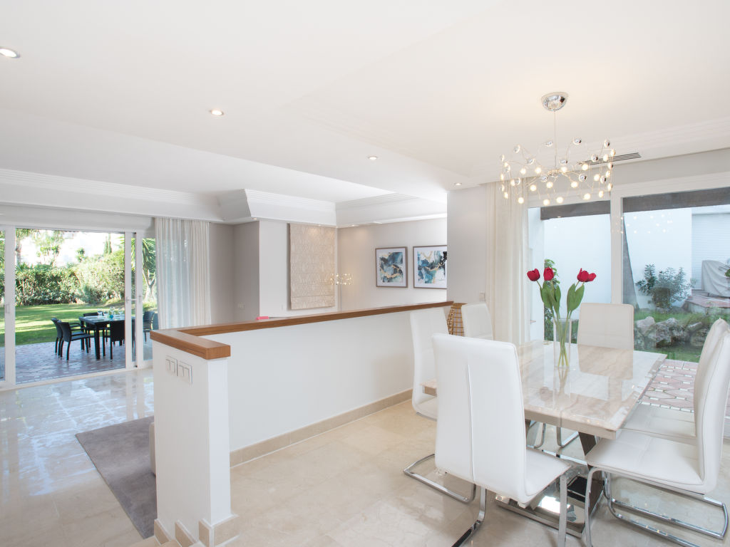 Perla Blanca — Kitchen / Dining Room