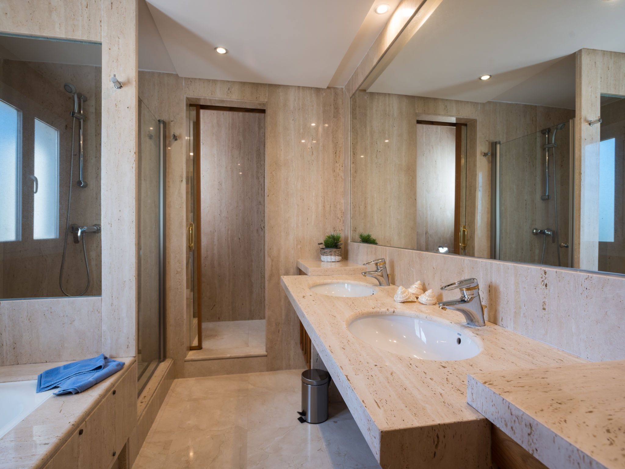 Photo of Perla Blanca