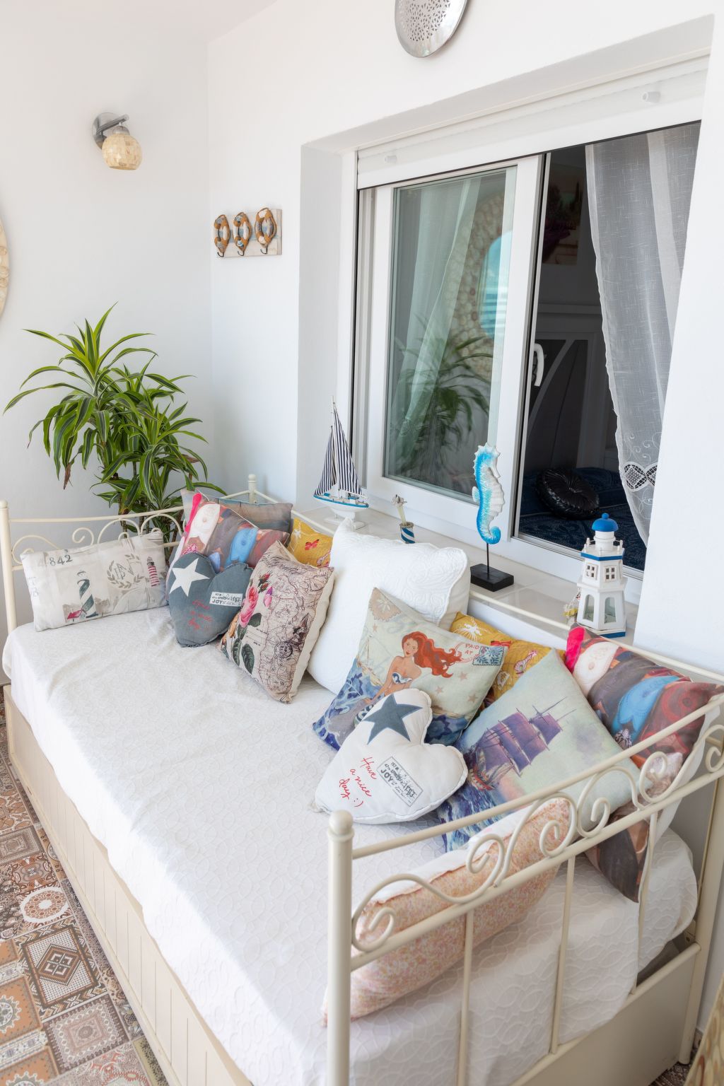 Ein Traum am Meer.-Drinnen