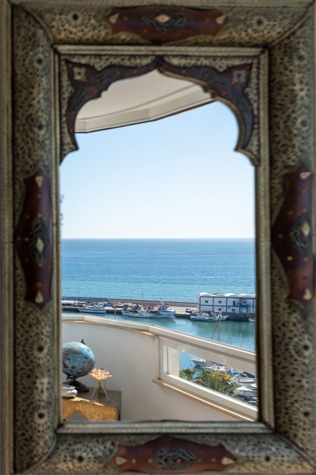 Ein Traum am Meer.-Drinnen