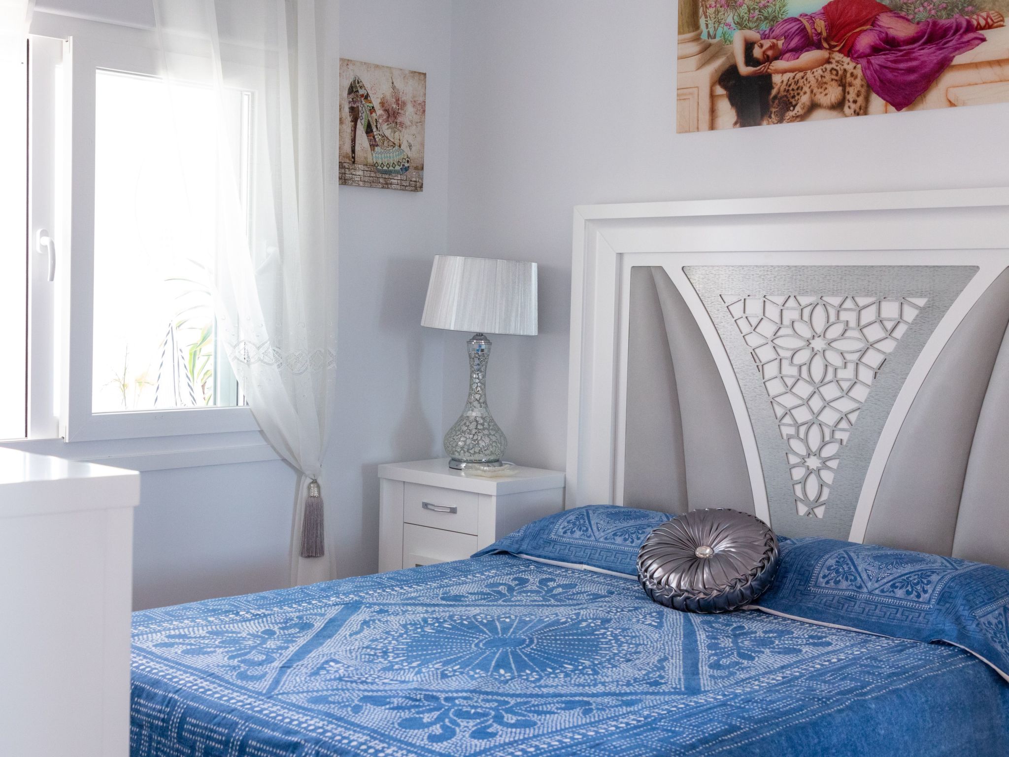 Ein Traum am Meer.-Drinnen