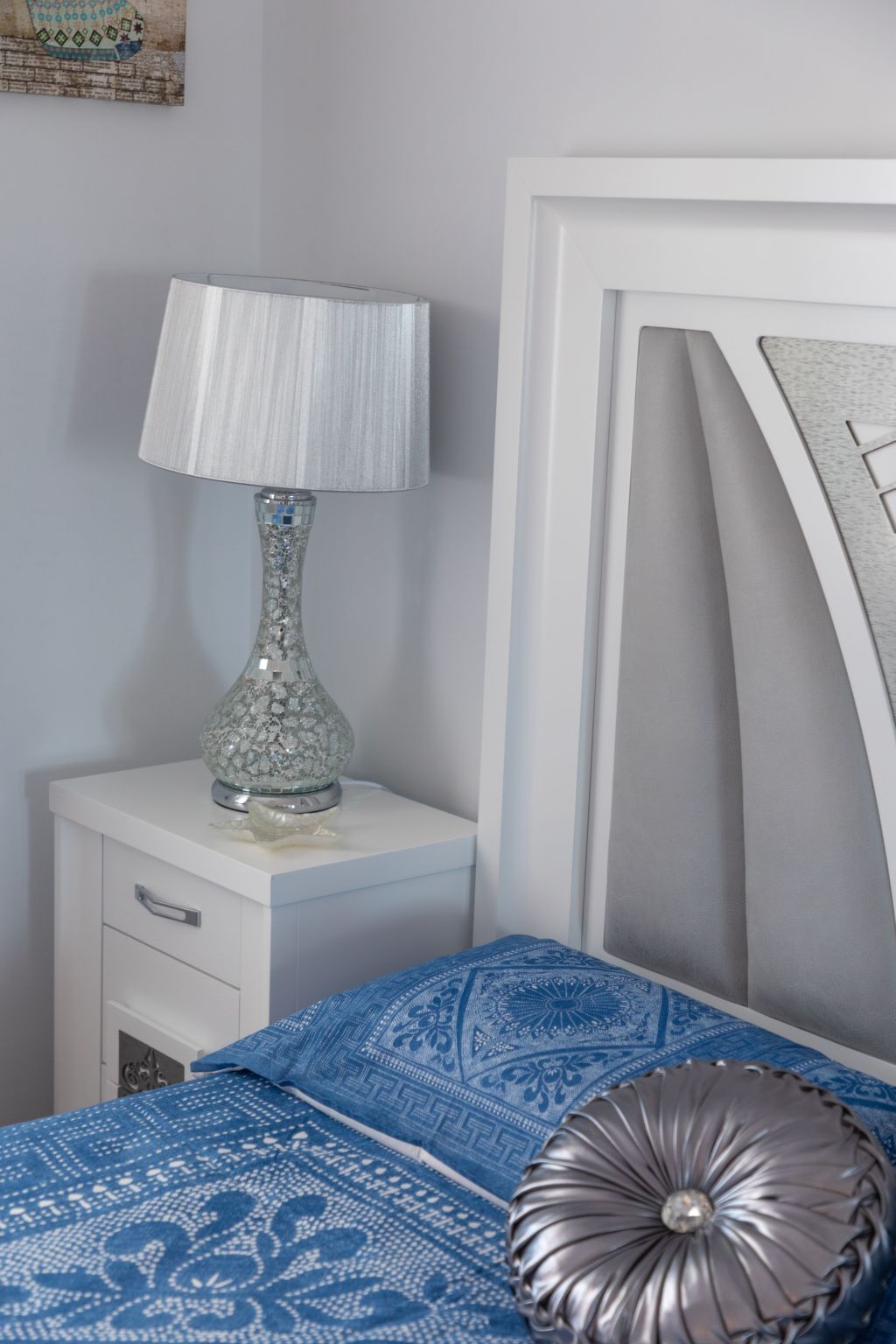 Ein Traum am Meer.-Drinnen