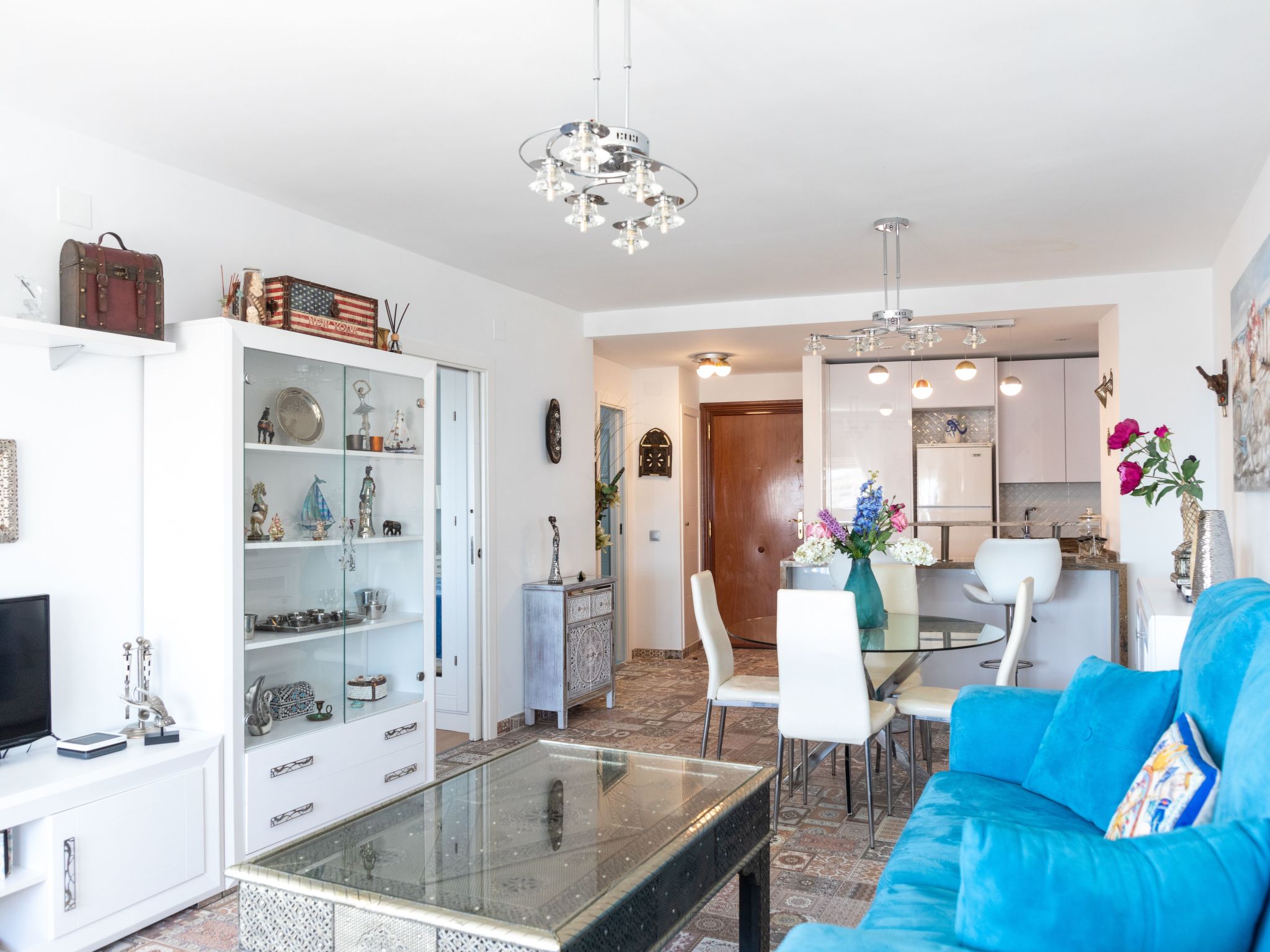 Ein Traum am Meer.-Drinnen