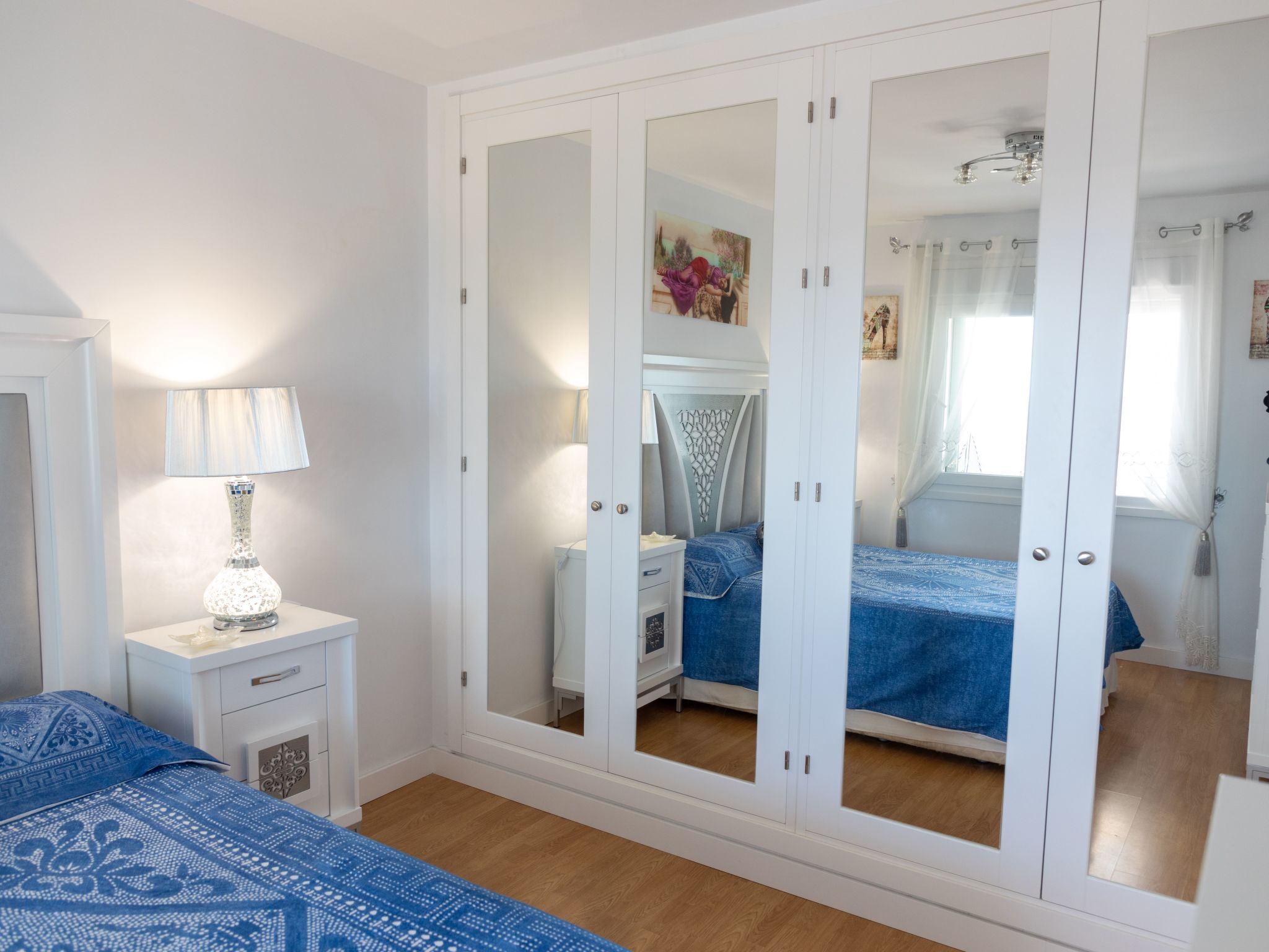 Ein Traum am Meer.-Drinnen