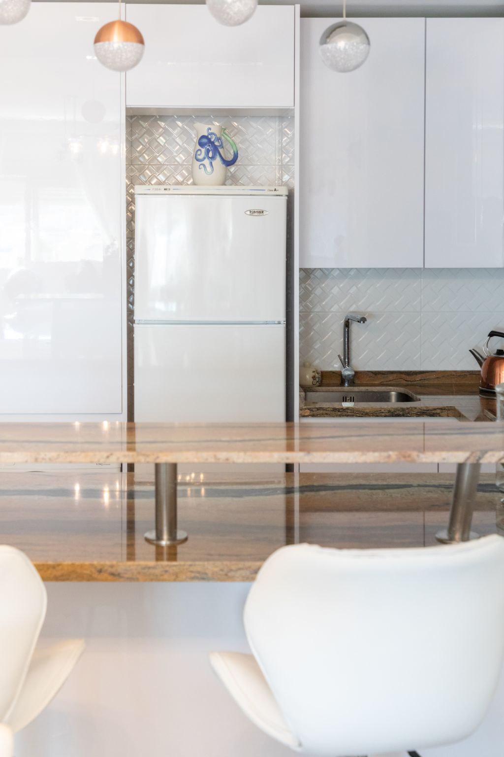 Ein Traum am Meer.-Drinnen