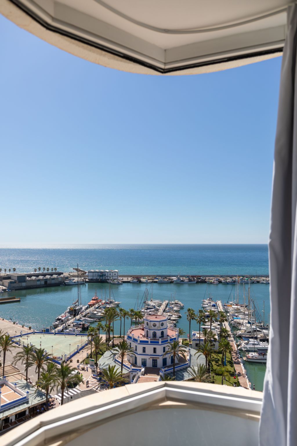 Ein Traum am Meer.-Drinnen