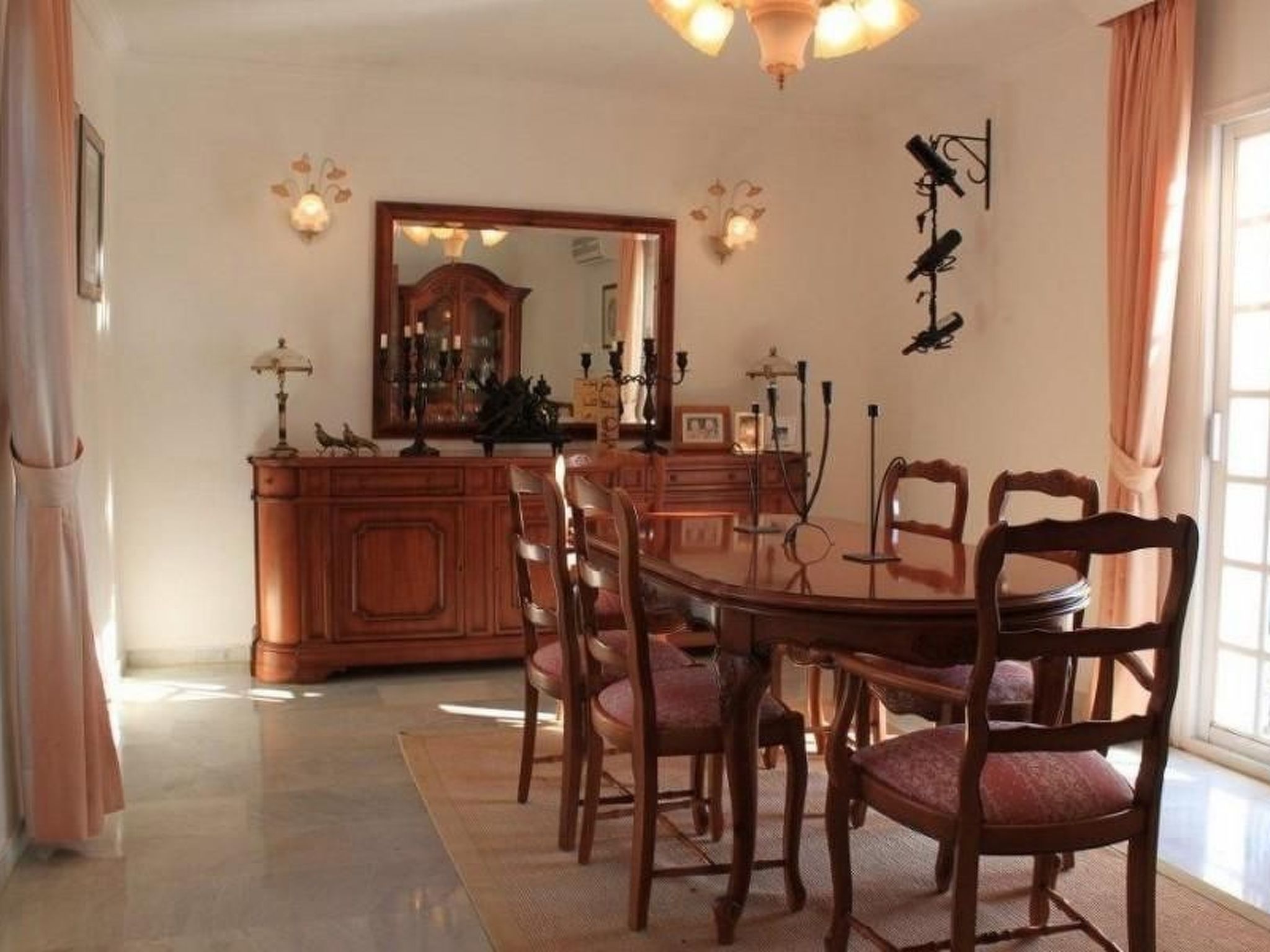 Villa La Recalada mit Privatpool-Drinnen