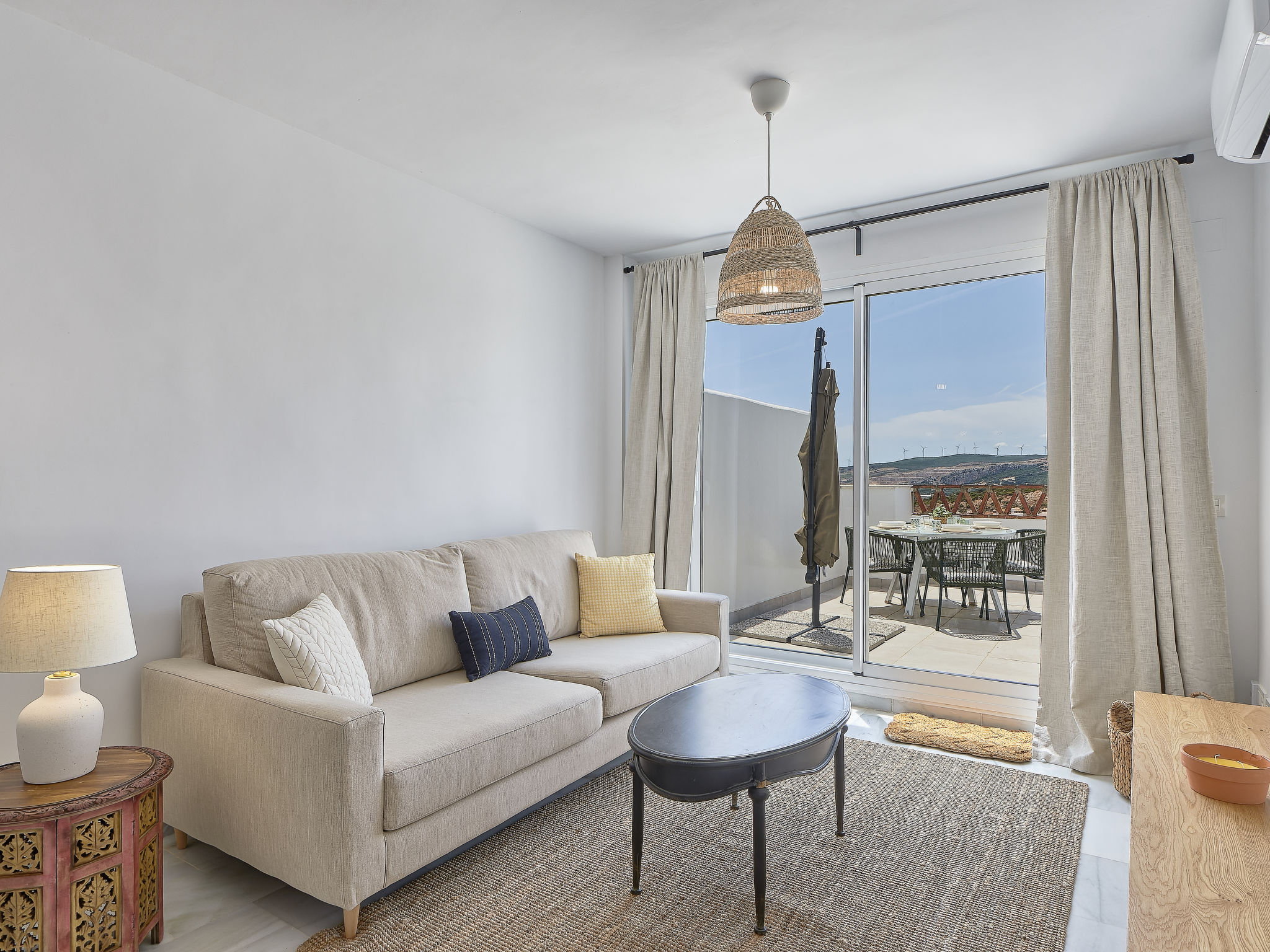 "Doña Julia Golf Views", dakappartement 3-kamers 122 m2 op 2 verdiepingen. Zeer mooi en modern ingericht: woon-/eetkamer met bad, Digitale TV, air-conditioning en heteluchtverwarming. Uitgang naar he..