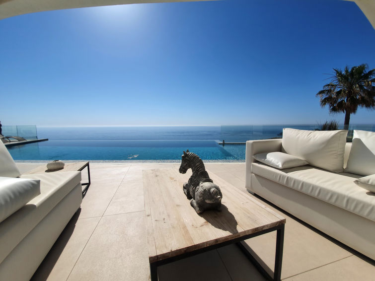 Search and Stay destination Manilva, AN - Spain from AU$ 1,332. Luz