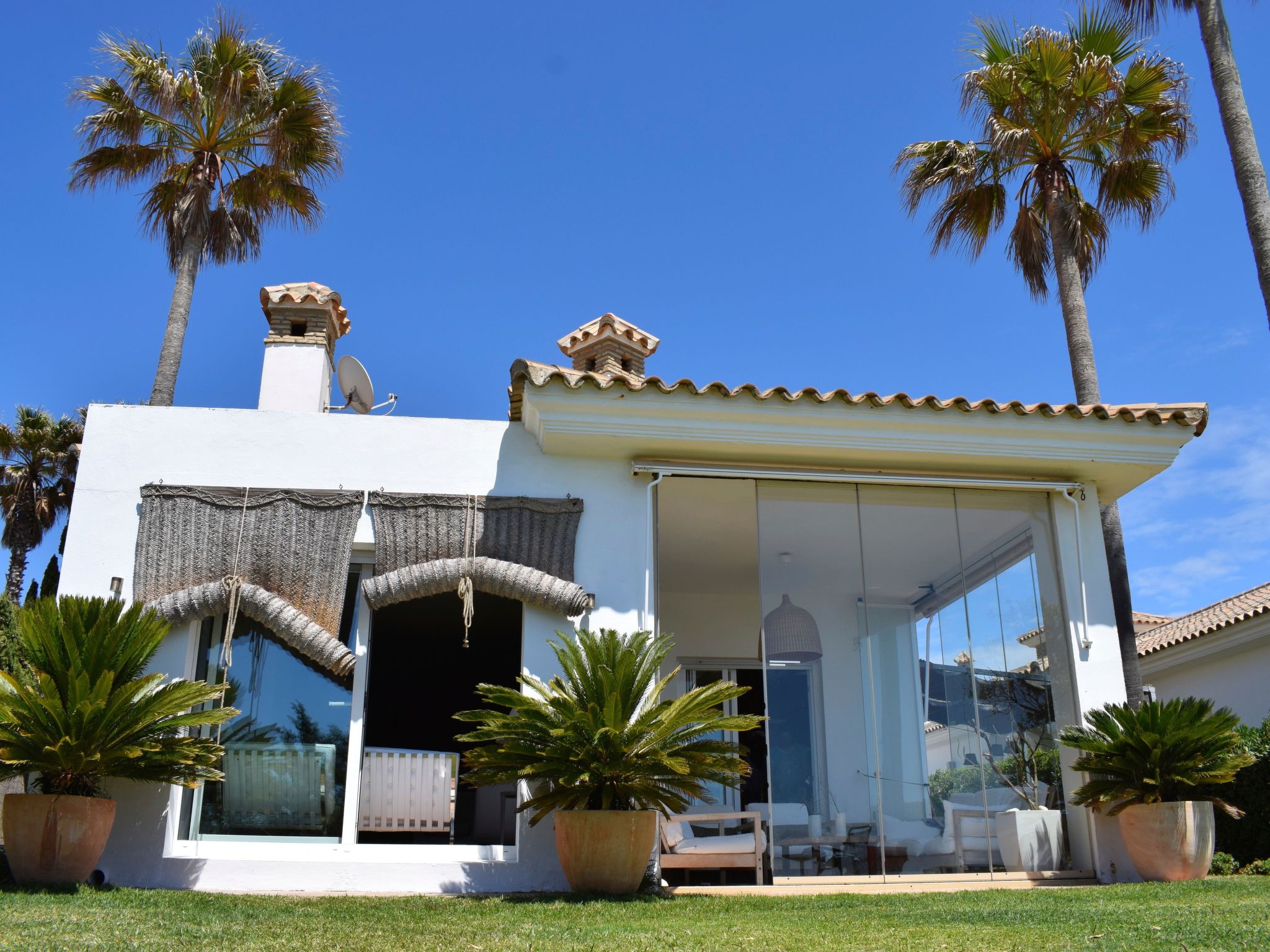 Villa "Casa Roche" mit Blick auf das Wasser-Dehors