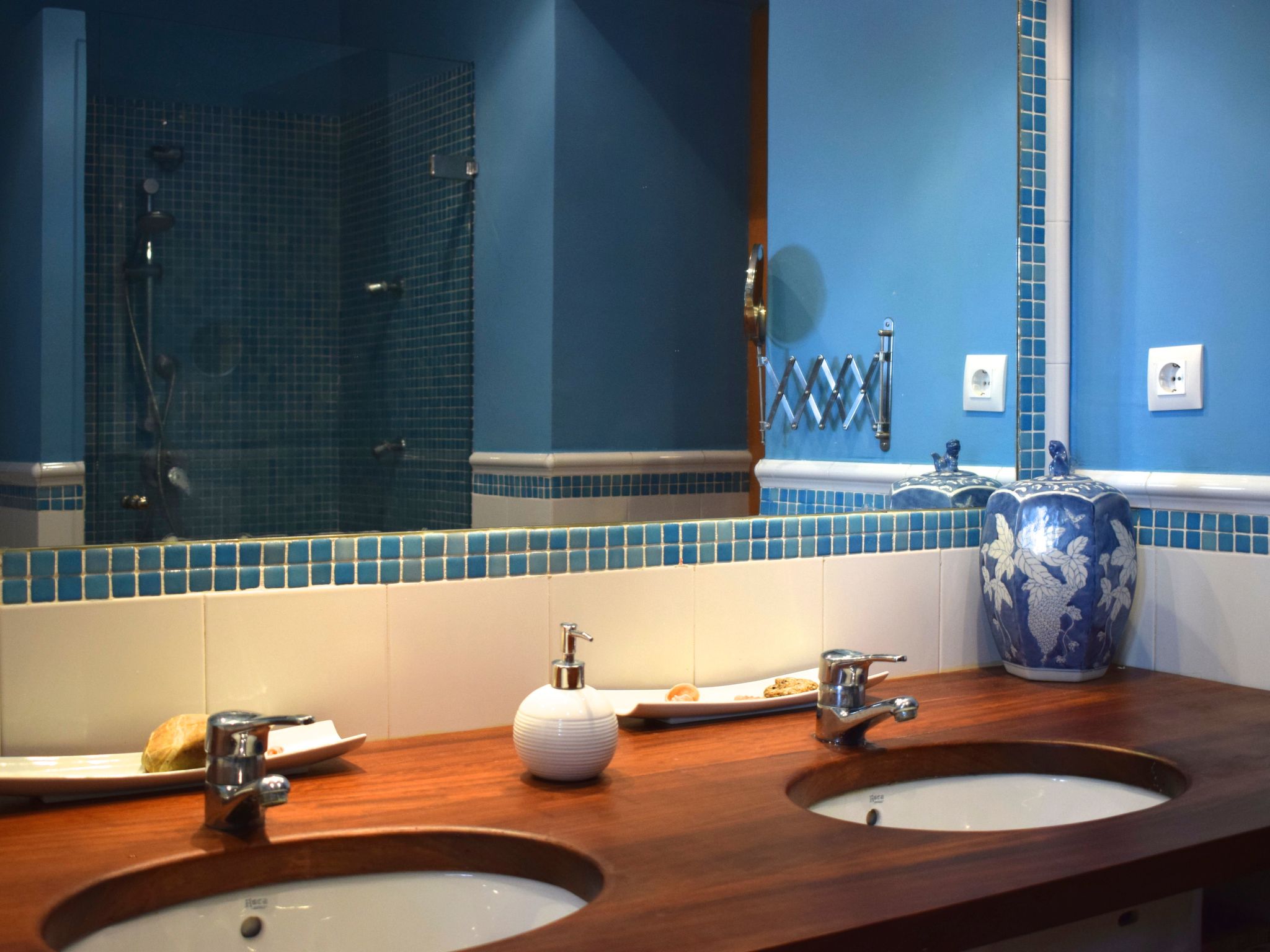 Villa "Casa Roche" mit Blick auf das Wasser-Dedans