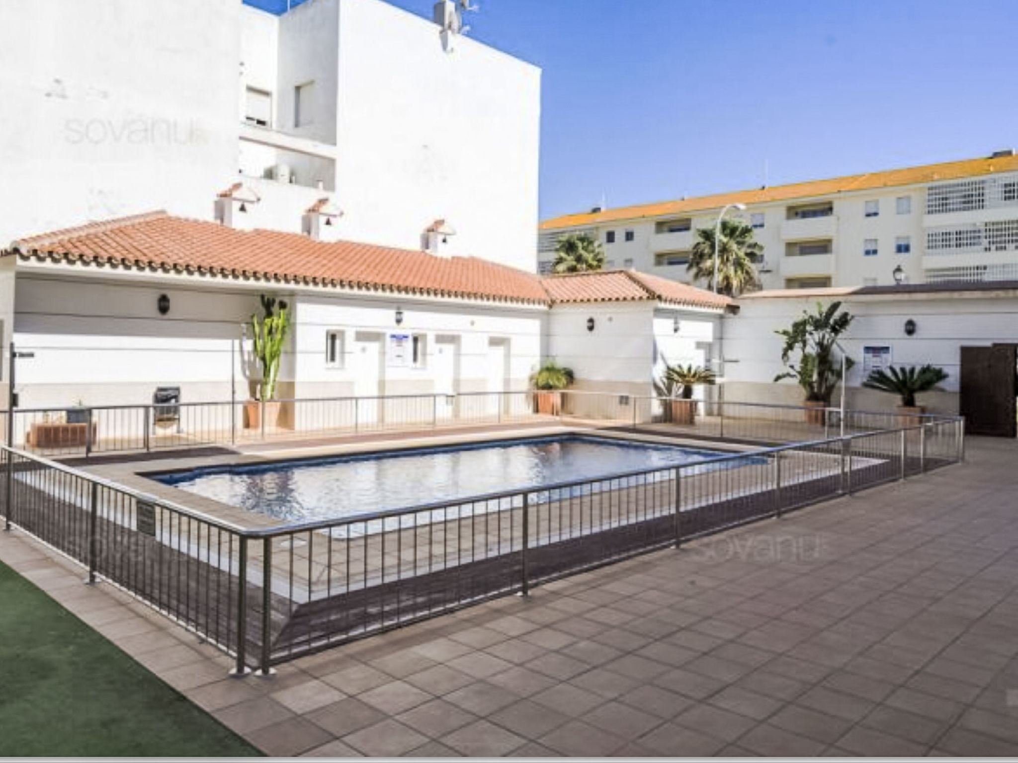 In Conil De La Frontera mit gemeinsamem Pool, Grill und Garten - Buiten