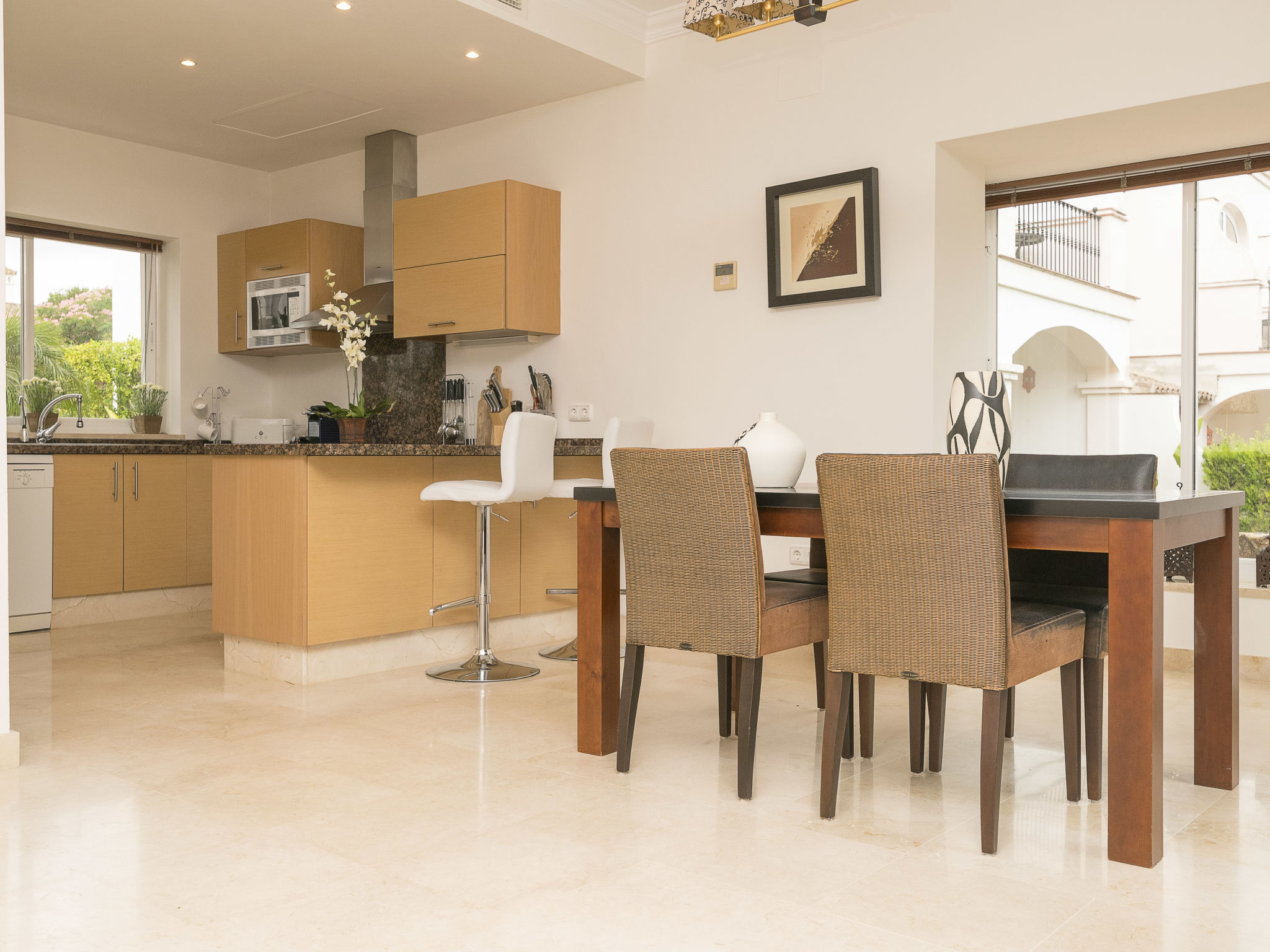 Maison Arcos Gardens Golf – Cuisine et coin repas, photo 16 sur 48