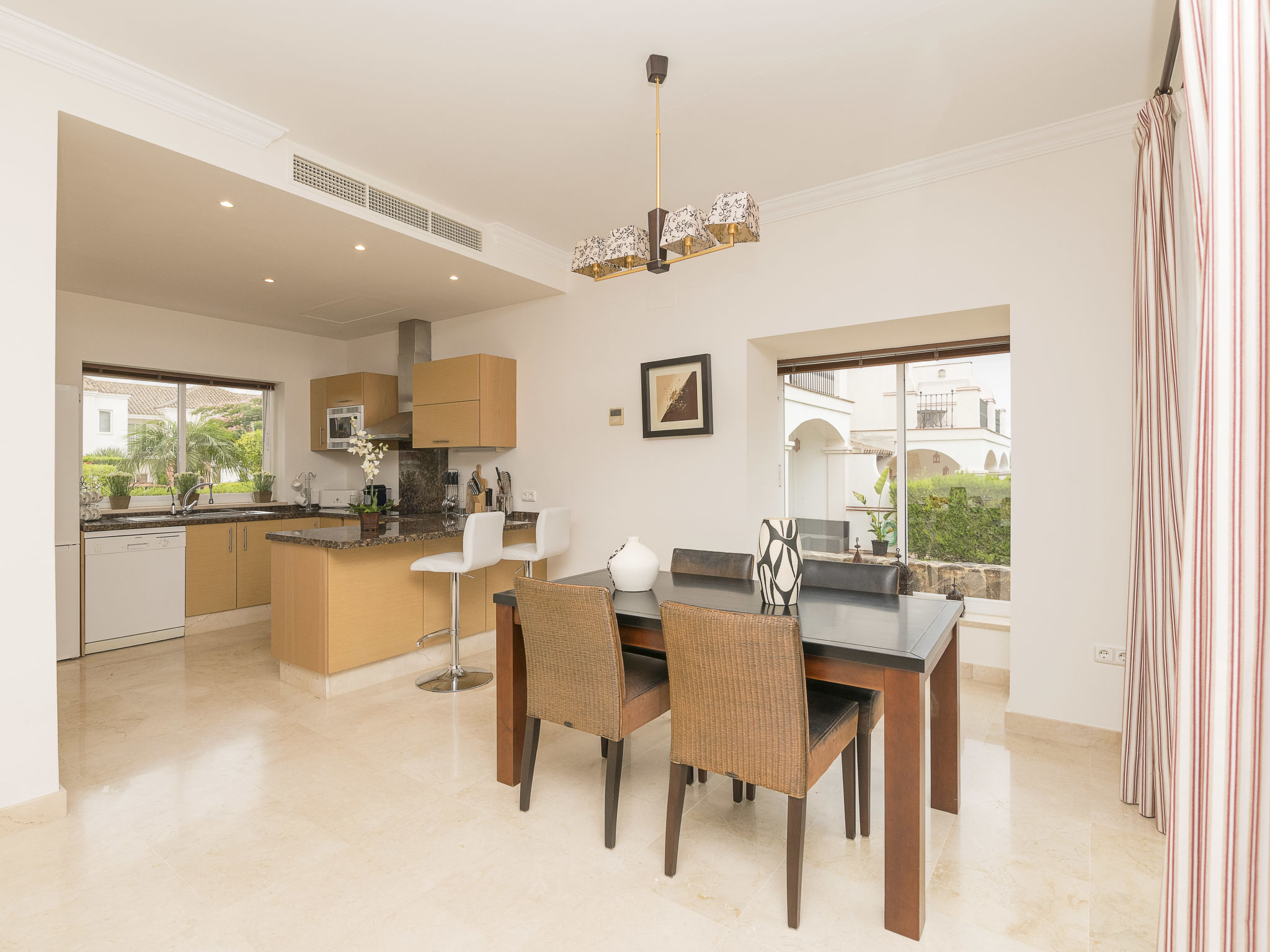 Maison Arcos Gardens Golf – Cuisine et coin repas, photo 15 sur 48
