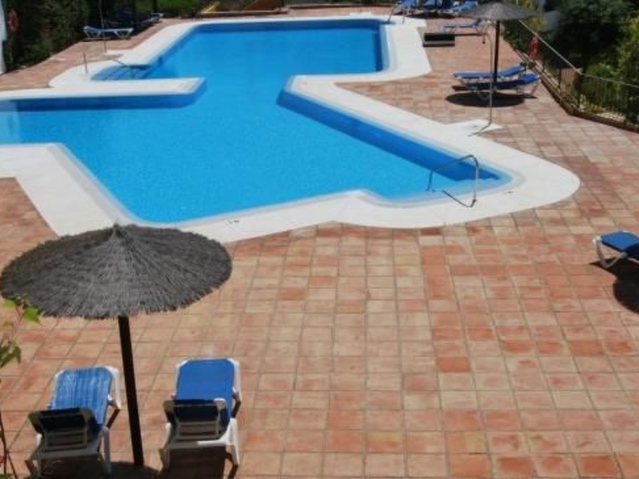 Helle, modernisierte Wohnung mit mehreren Pools-Image-tags.info