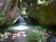 Sfeervol vakantiehuis met terras bij een waterval in Grazalema - thumbnail 2