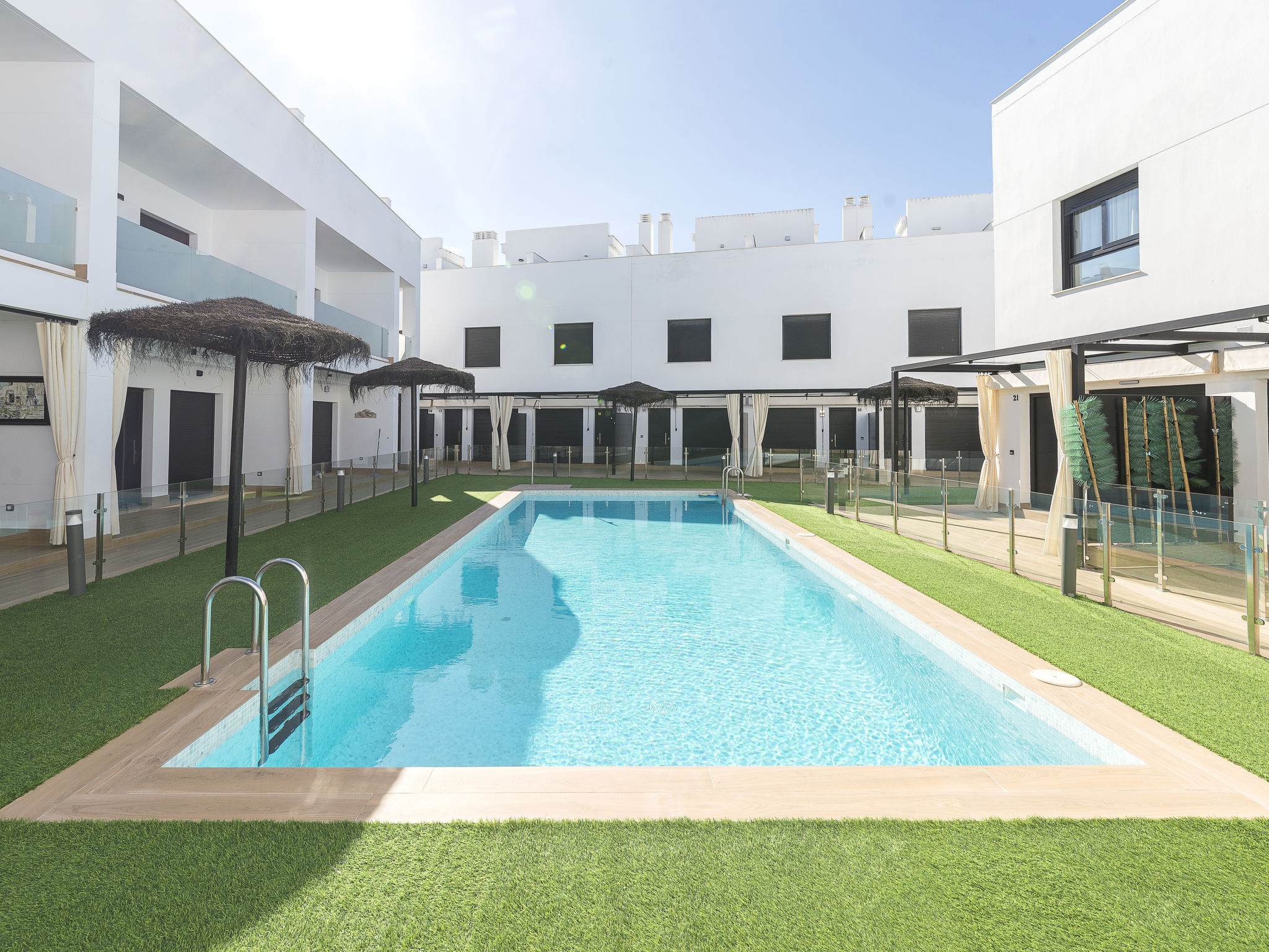 "Playa Cruz", huis in een rij 3-kamers 80 m2 op 3 verdiepingen. Doelmatig en comfortabel ingericht: woon-/eetkamer met 1 2-pers divanbed (140 cm, lengte 200 cm), Digitale TV, Flatscreen TV, air-condit..