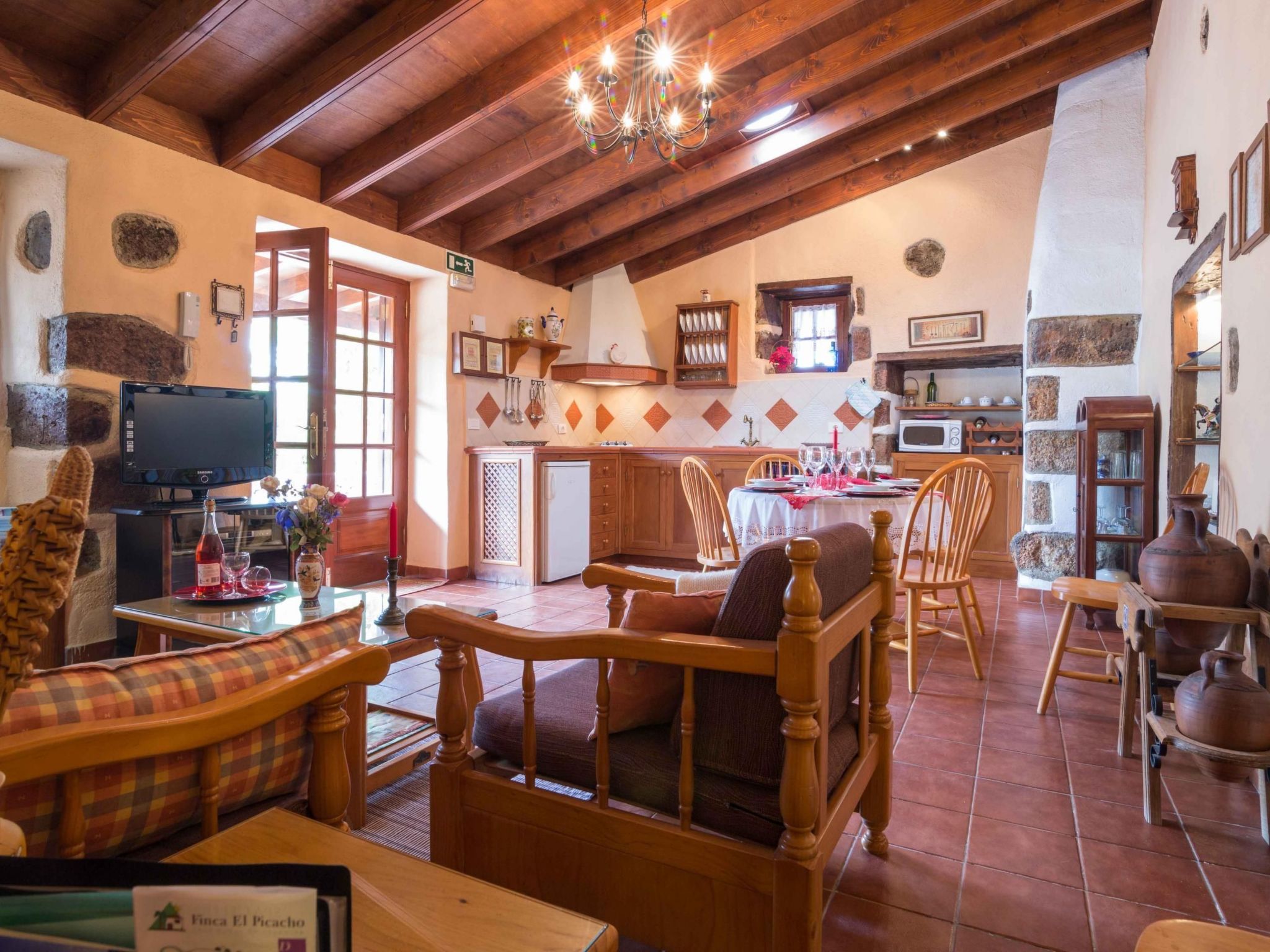 Familienanwesen von 60.000 m2 mit Schwimmbad-Inside