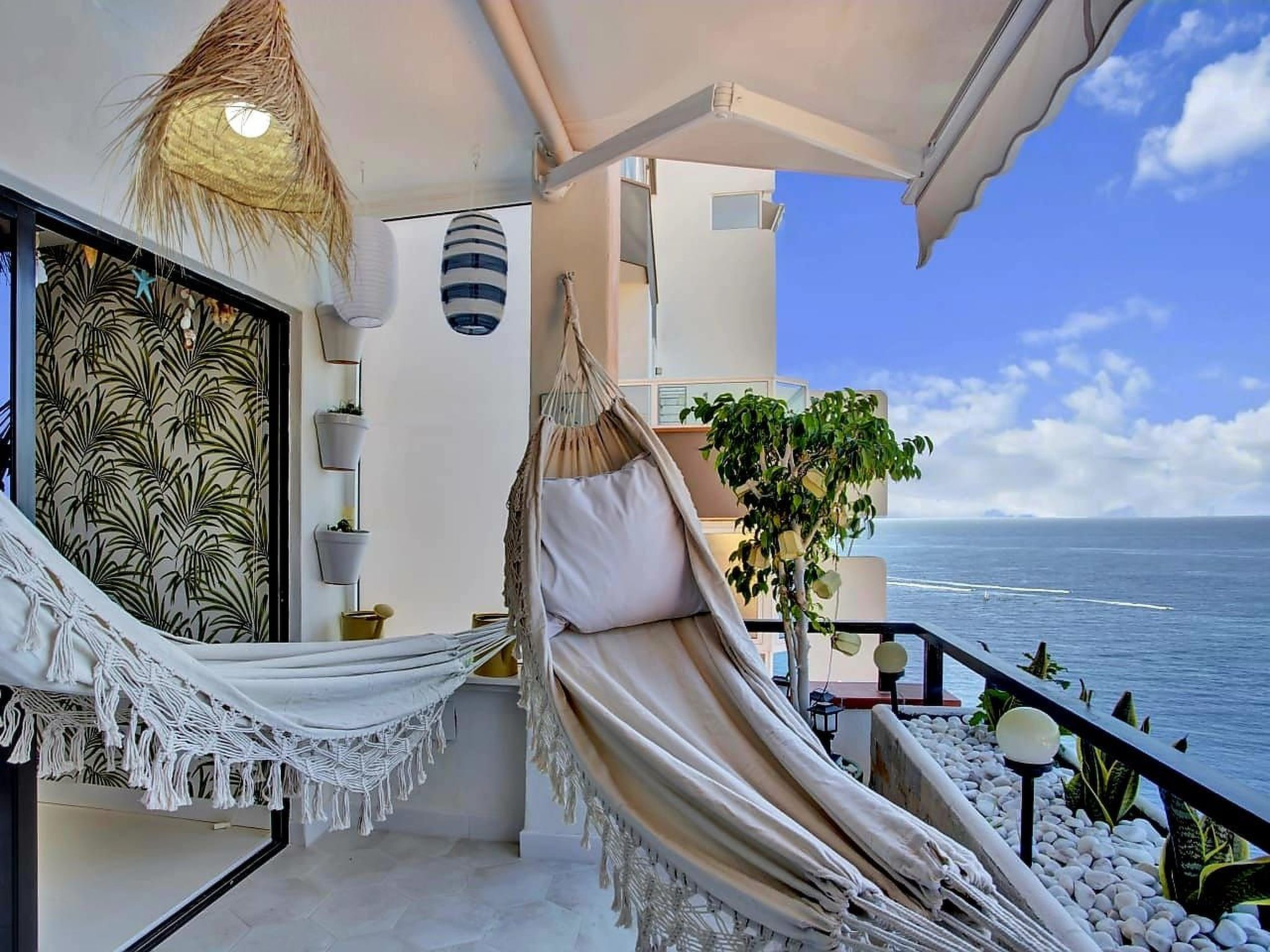 Luxuriöser Rückzugsort mit direktem Meerzugang und Pool-Binnen