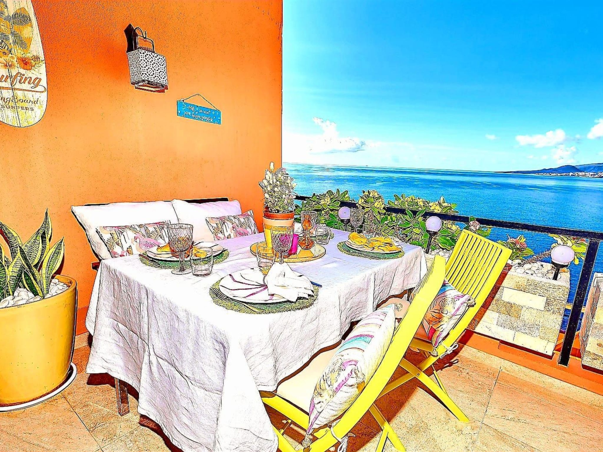 Luxuriöser Rückzugsort mit direktem Meerzugang und Pool-Binnen