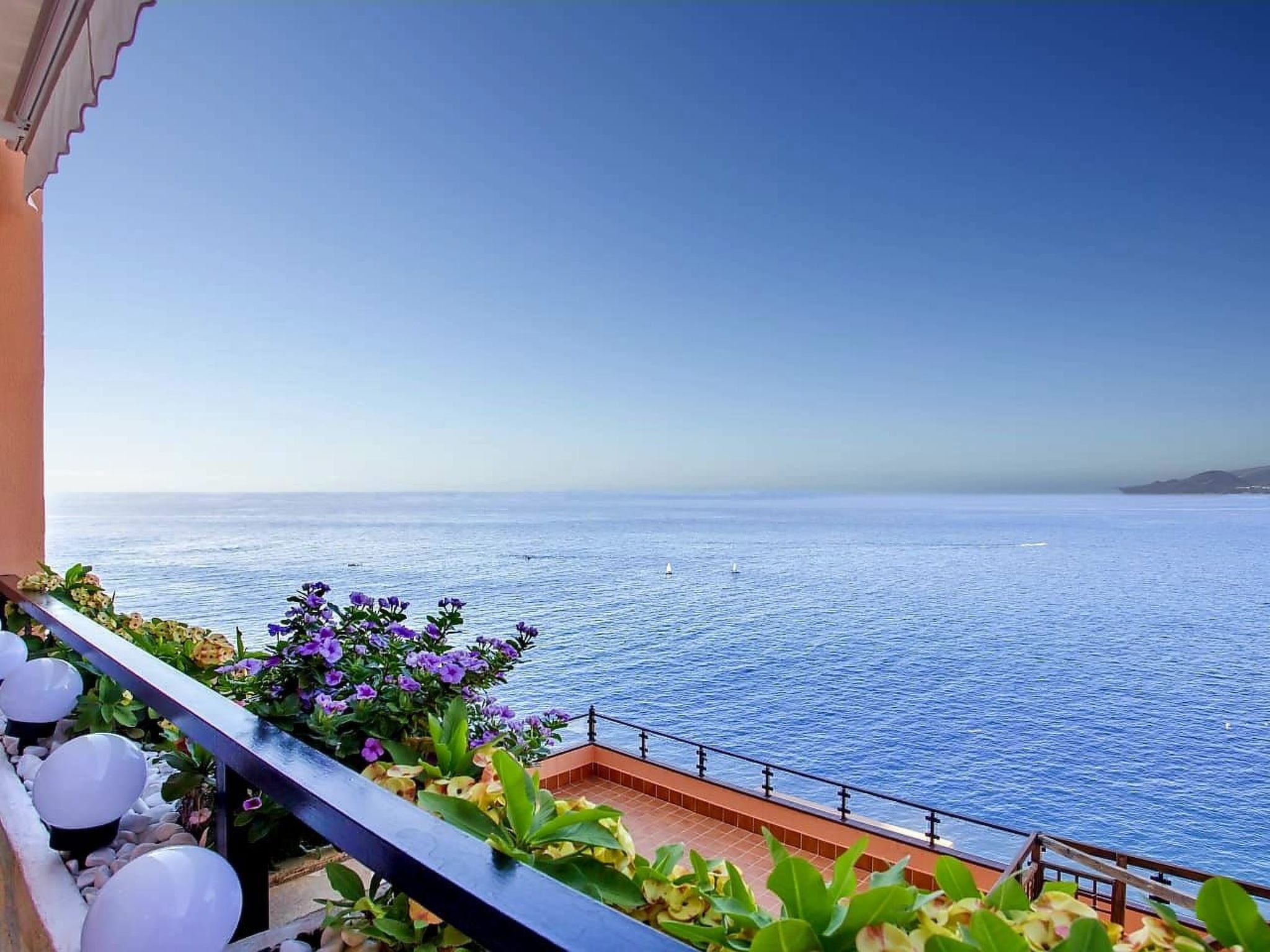 Luxuriöser Rückzugsort mit direktem Meerzugang und Pool-Binnen